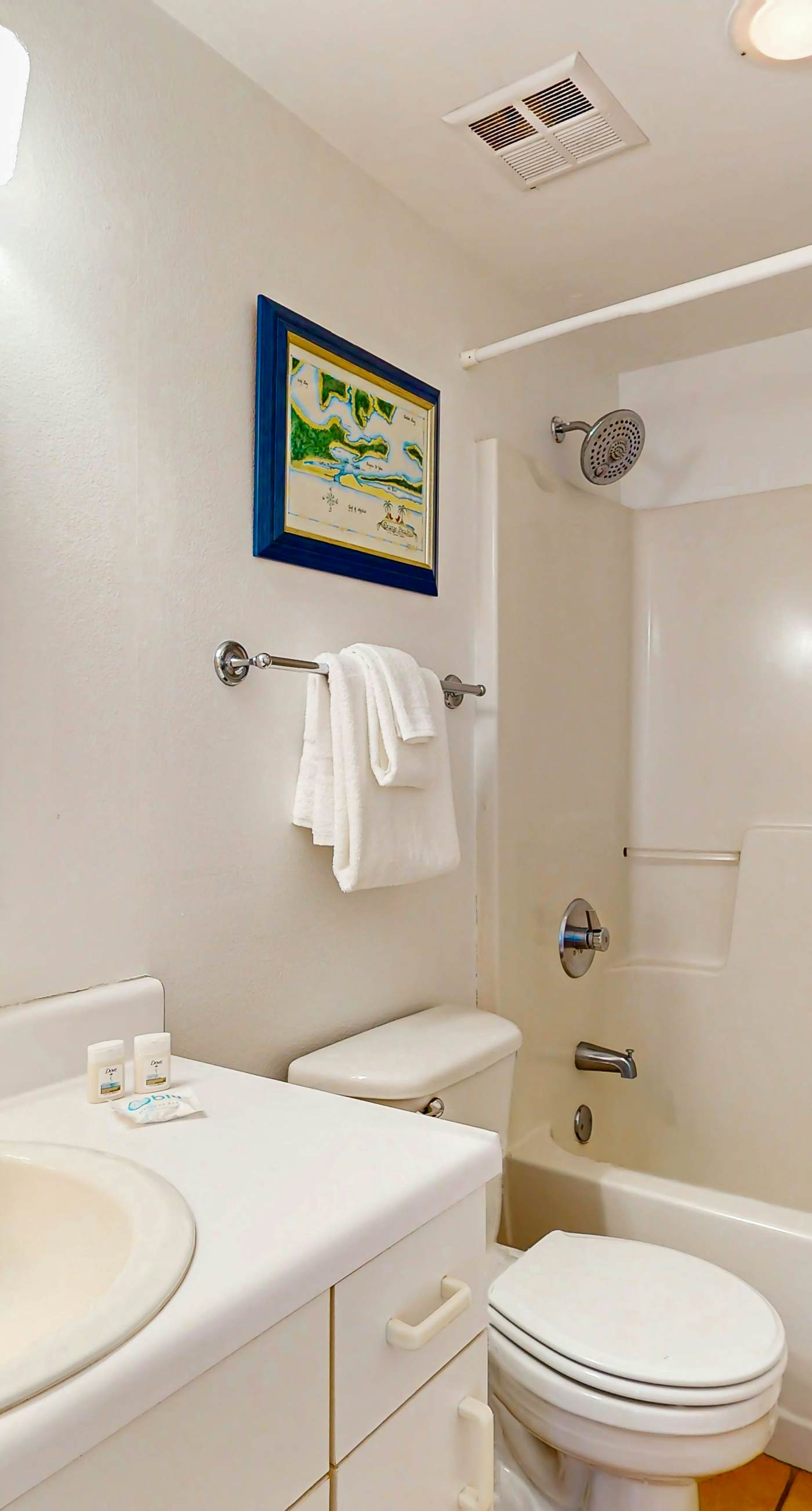 Gulf front condo w a full kitchen, private balcony, shared pools, & hot tub