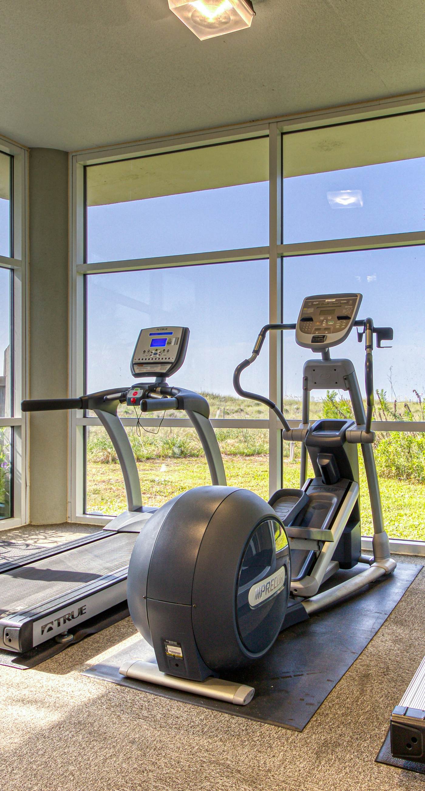 Gulf front condo w a full kitchen, private balcony, shared pools, & hot tub