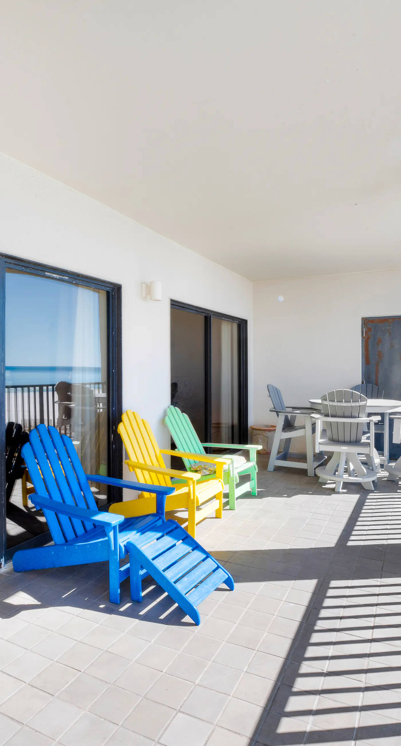 Beach front paradise w/ beautiful views, outdoor pool, & sauna