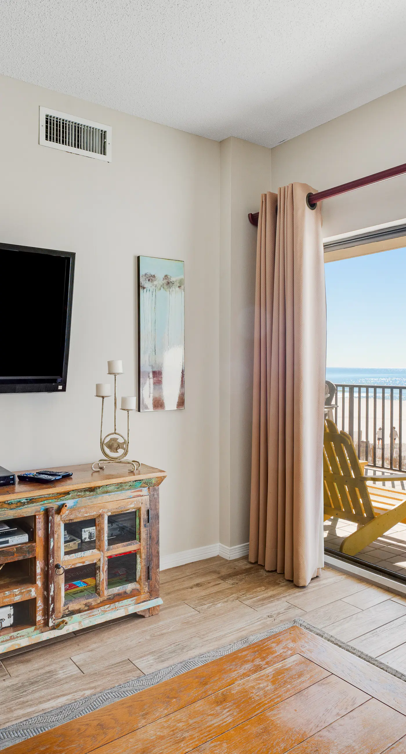 Beach front paradise w/ beautiful views, outdoor pool, & sauna