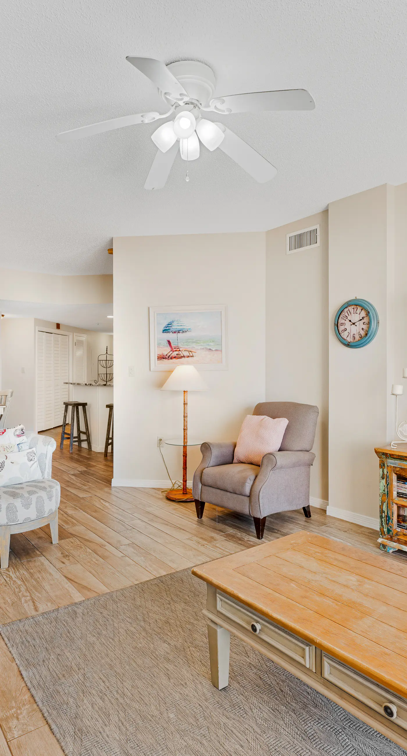 Beach front paradise w/ beautiful views, outdoor pool, & sauna