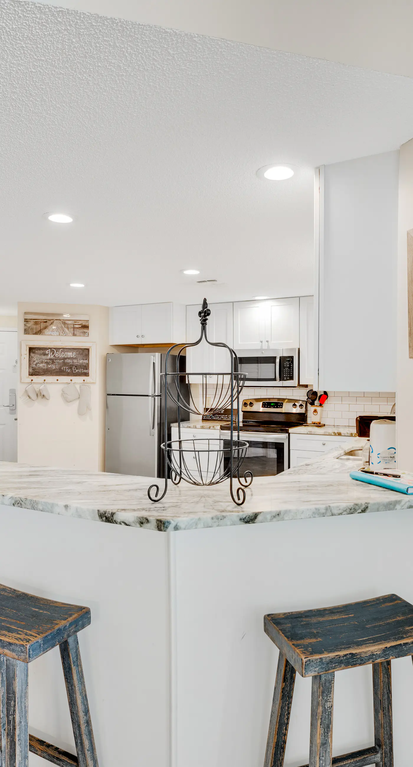 Beach front paradise w/ beautiful views, outdoor pool, & sauna