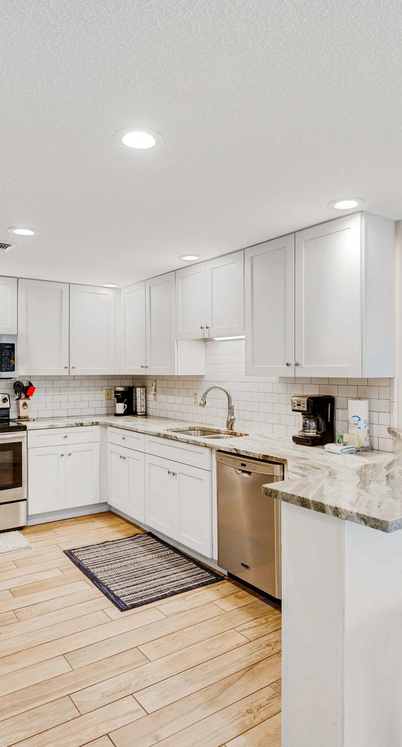 Beach front paradise w/ beautiful views, outdoor pool, & sauna