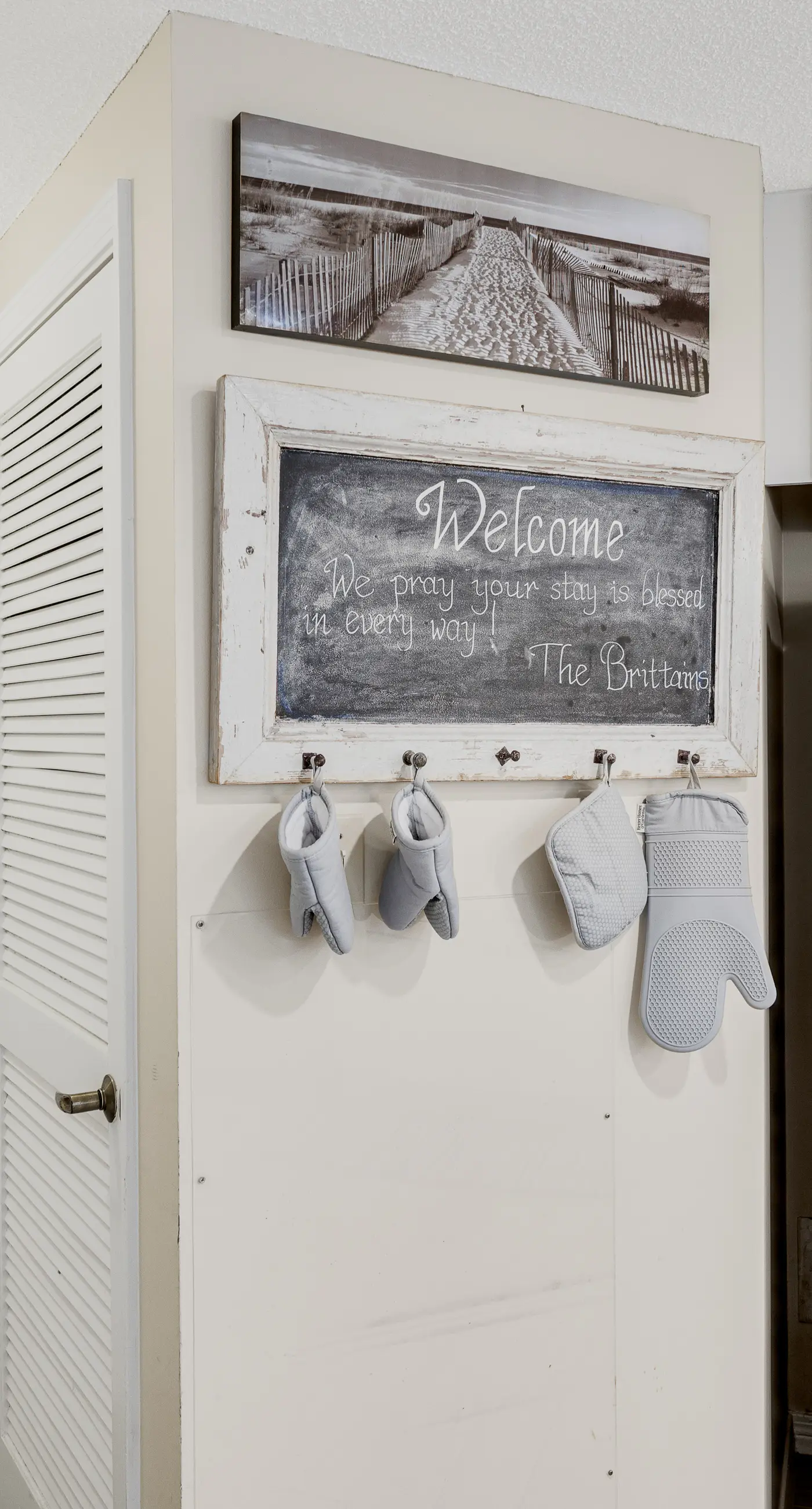 Beach front paradise w/ beautiful views, outdoor pool, & sauna