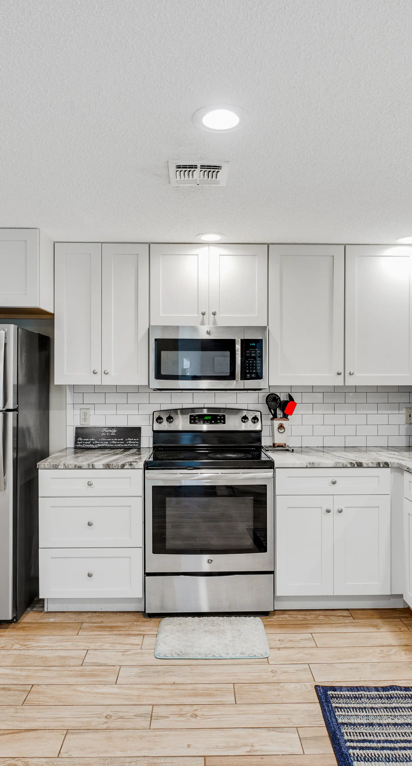 Beach front paradise w/ beautiful views, outdoor pool, & sauna