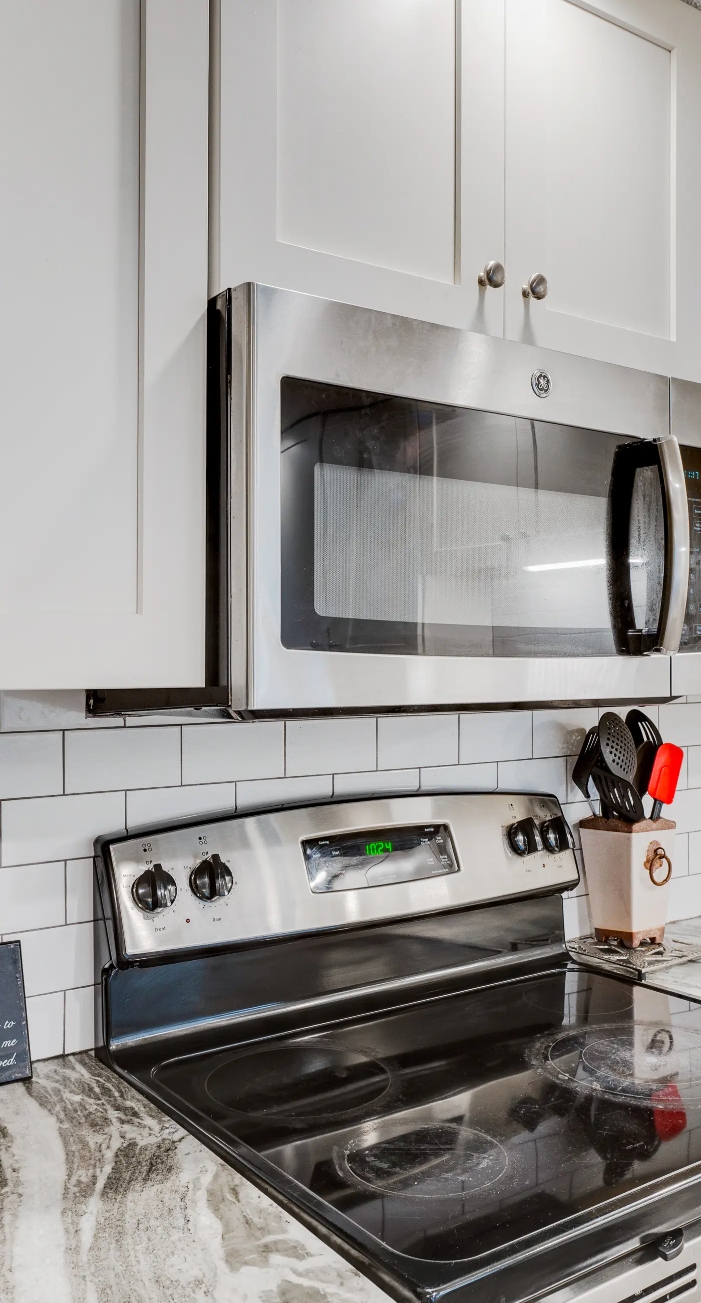 Beach front paradise w/ beautiful views, outdoor pool, & sauna