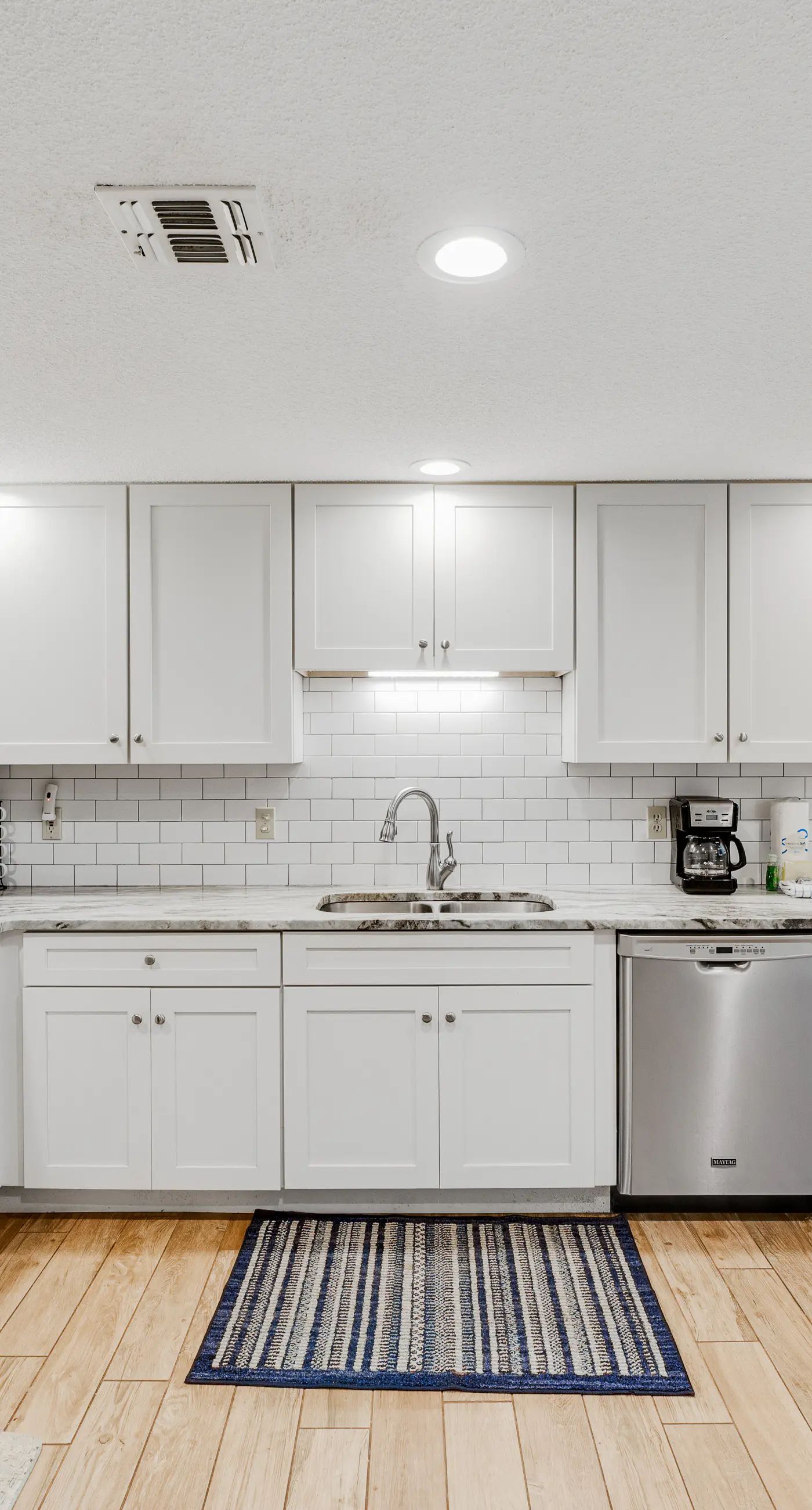 Beach front paradise w/ beautiful views, outdoor pool, & sauna