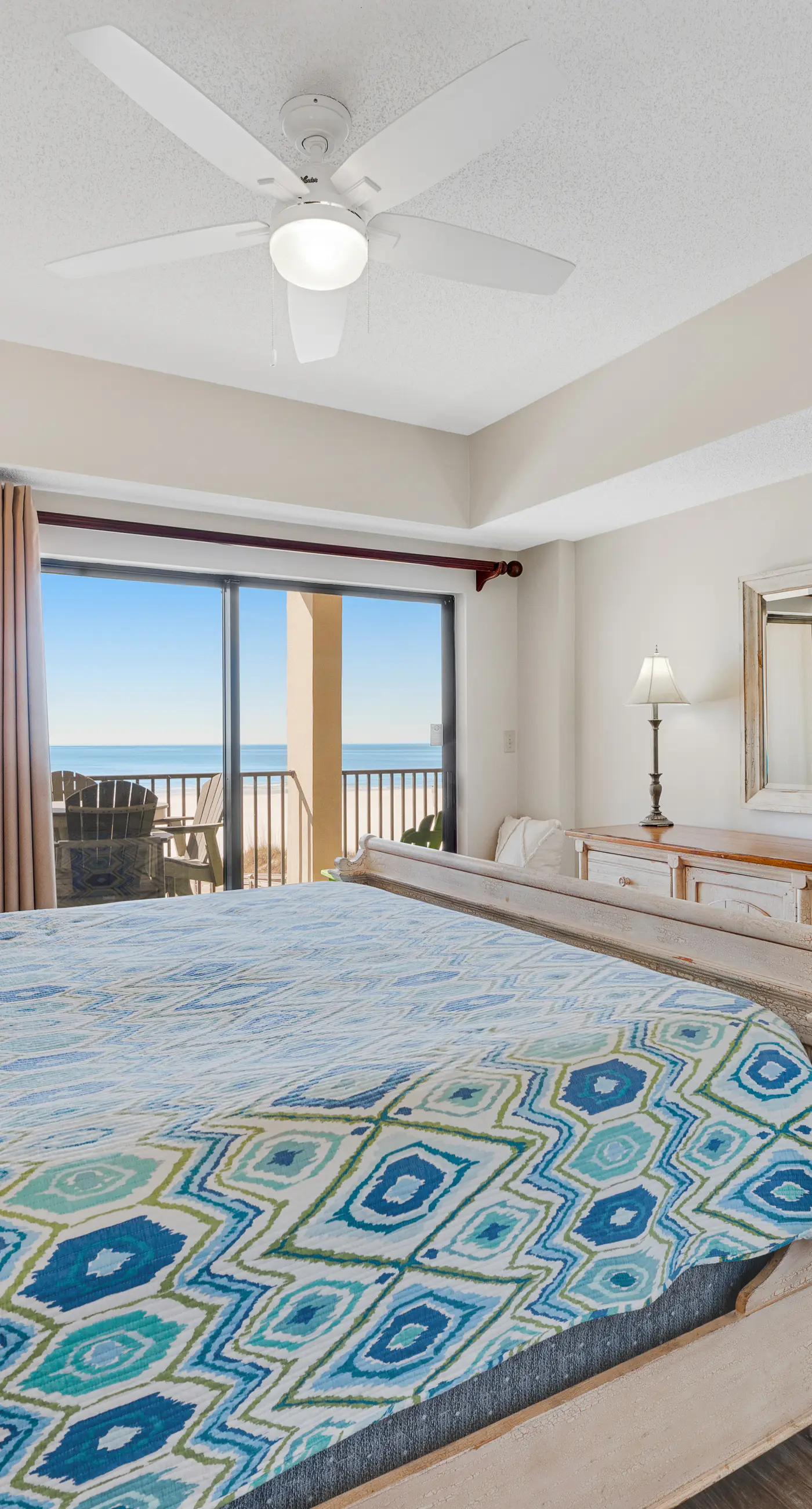 Beach front paradise w/ beautiful views, outdoor pool, & sauna