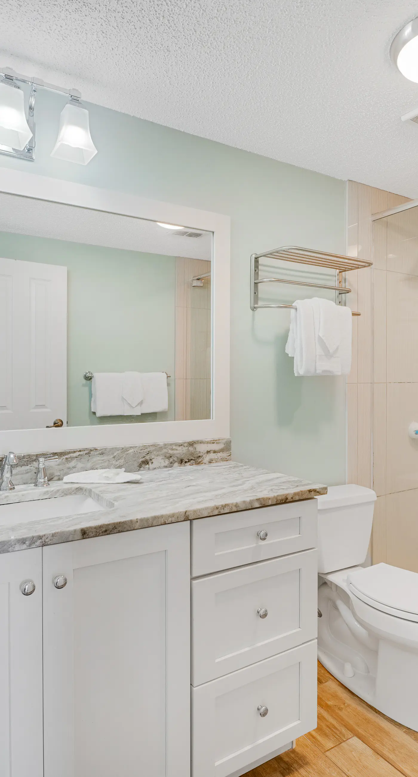 Beach front paradise w/ beautiful views, outdoor pool, & sauna