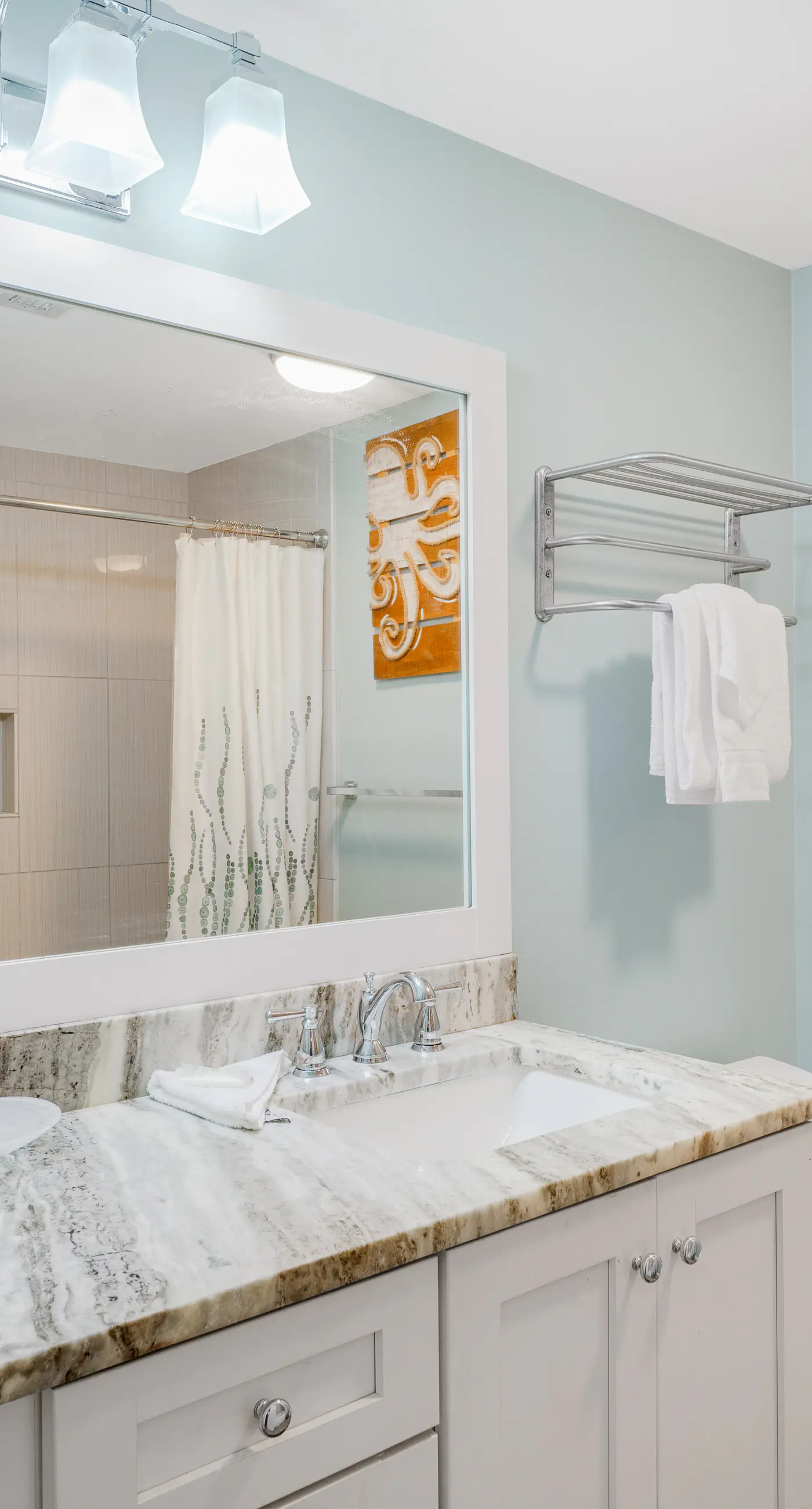 Beach front paradise w/ beautiful views, outdoor pool, & sauna