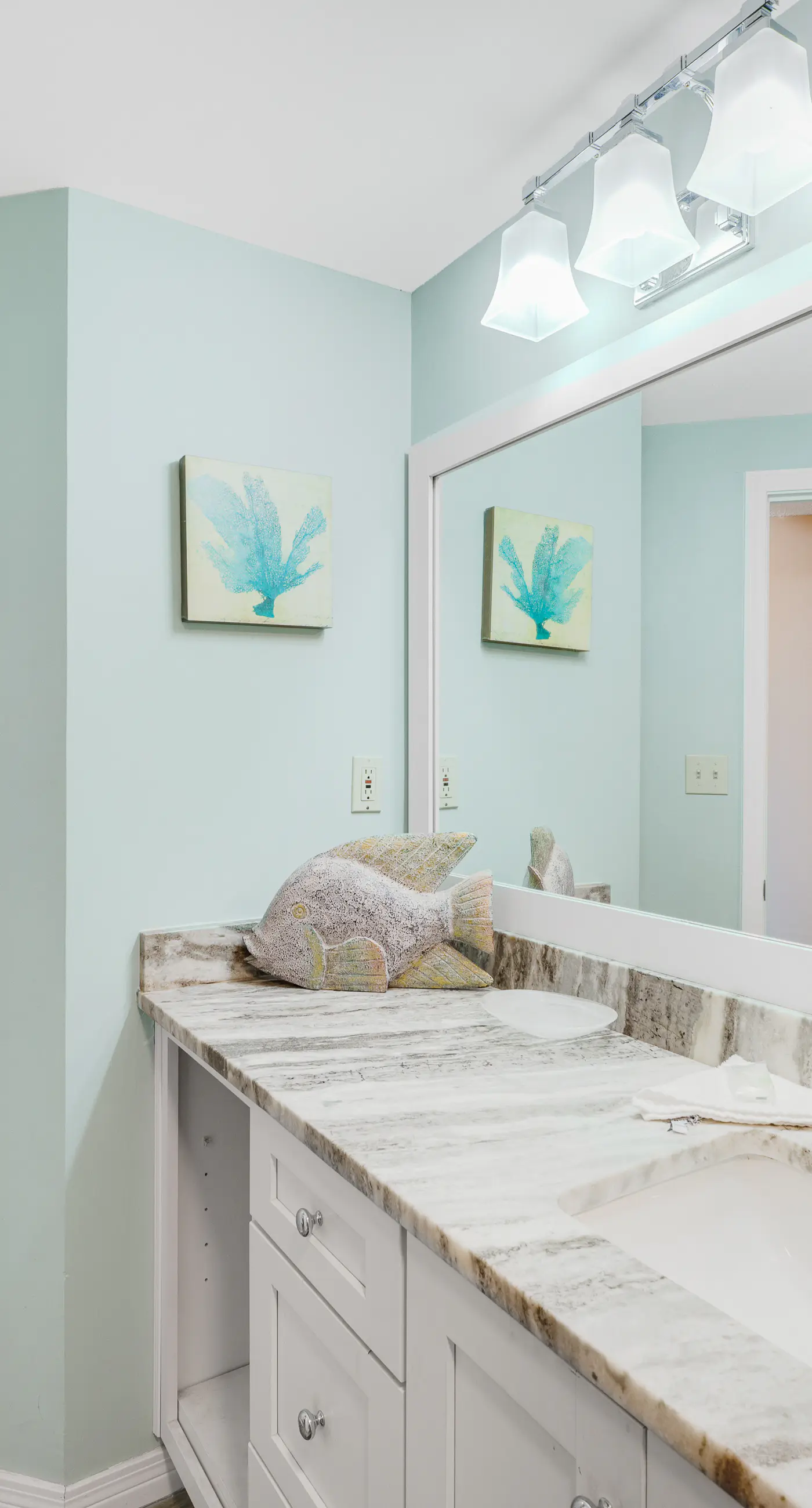 Beach front paradise w/ beautiful views, outdoor pool, & sauna