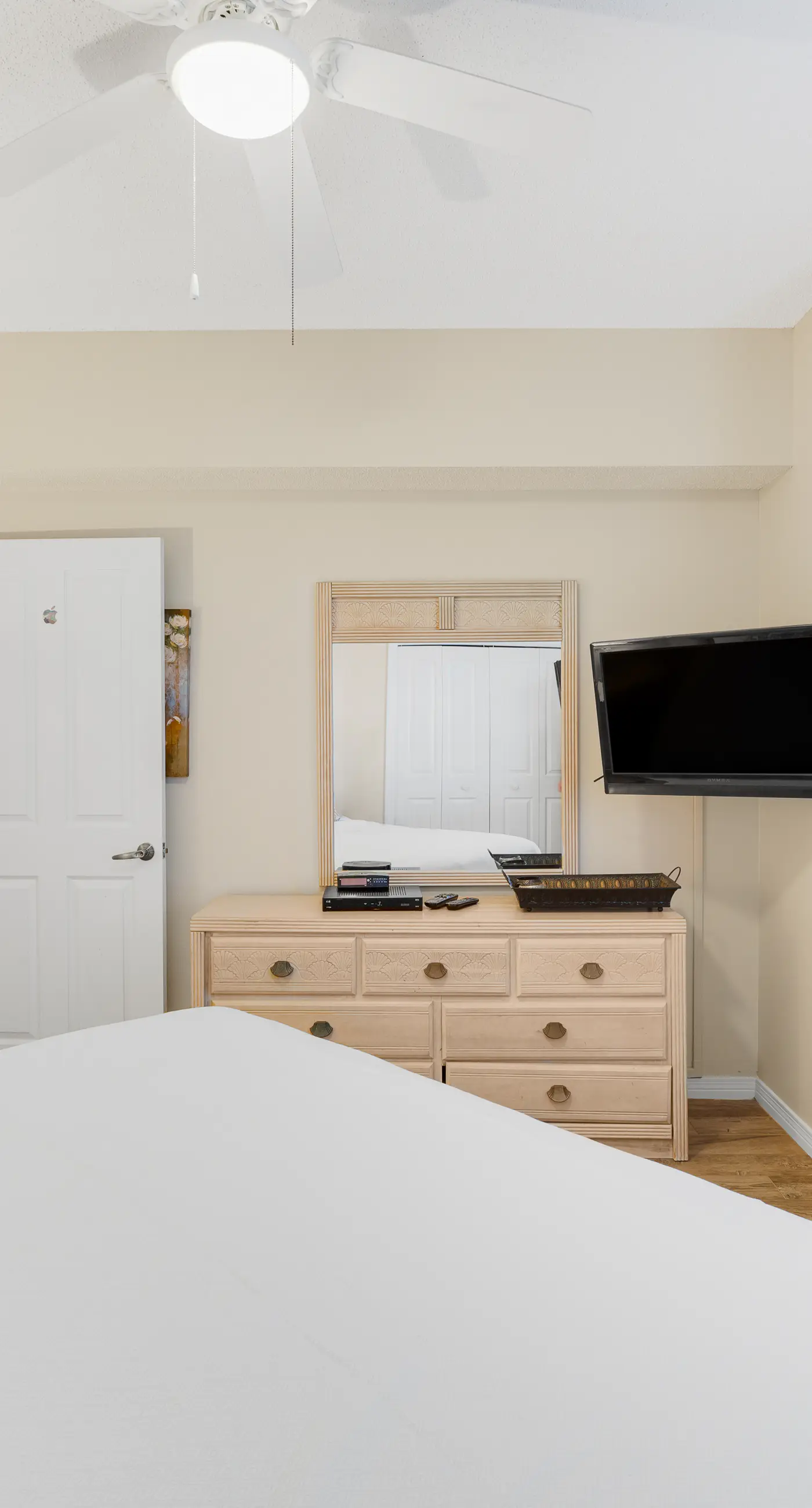 Beach front paradise w/ beautiful views, outdoor pool, & sauna