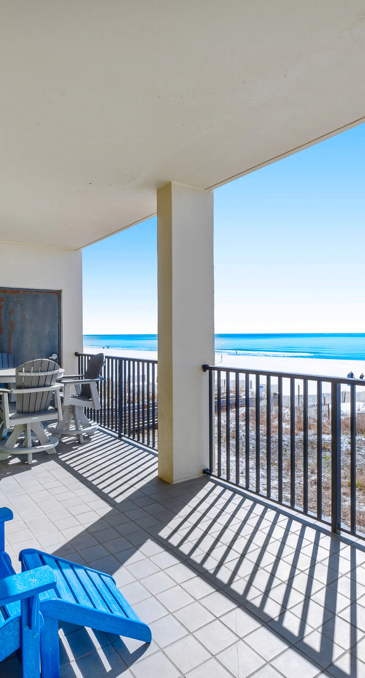 Beach front paradise w/ beautiful views, outdoor pool, & sauna