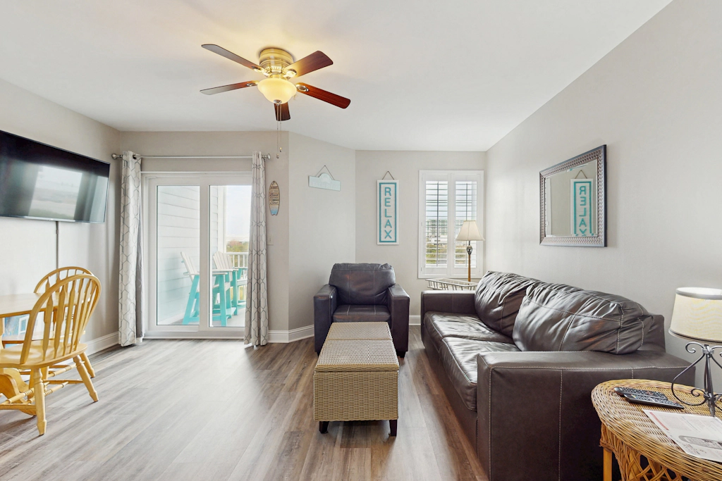 Gulf Coast condo with a pool, gym, boat launch, & nearby beach access