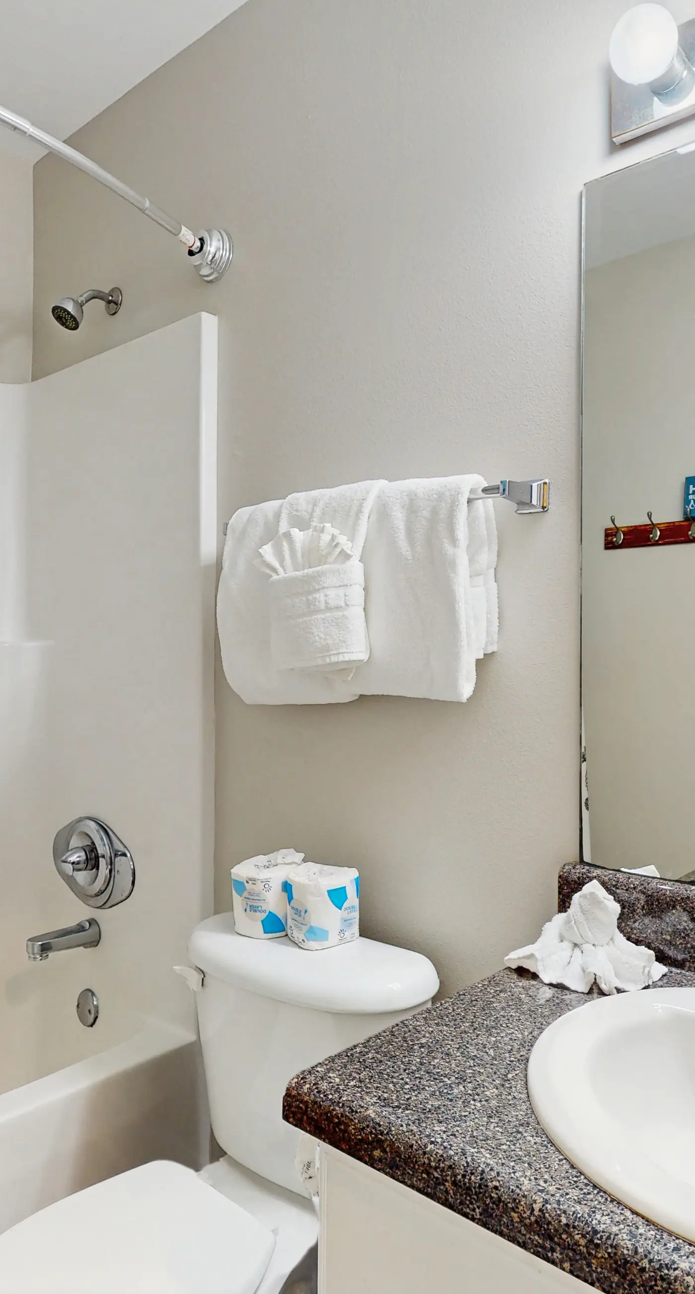 Gulf Coast condo with a pool, gym, boat launch, & nearby beach access