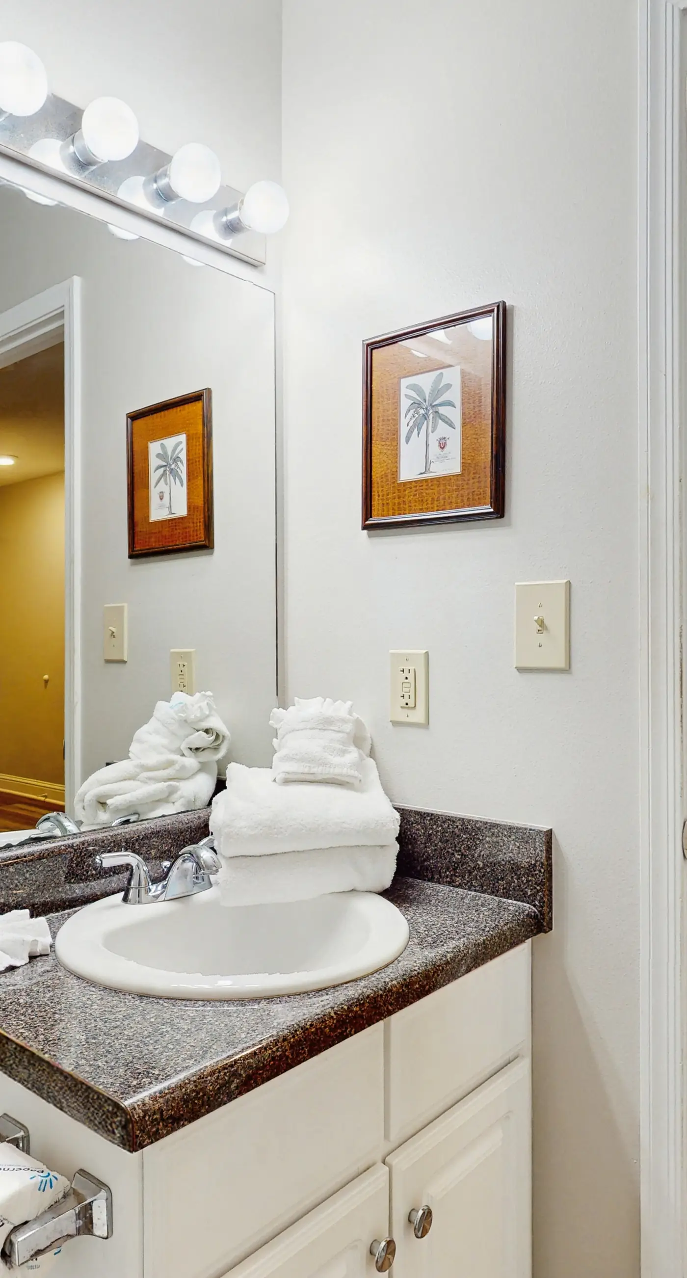 Gulf Coast condo with a pool, gym, boat launch, & nearby beach access