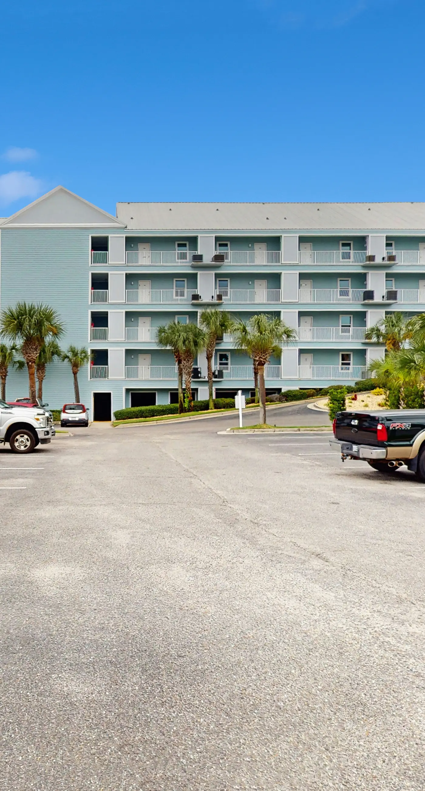Gulf Coast condo with a pool, gym, boat launch, & nearby beach access
