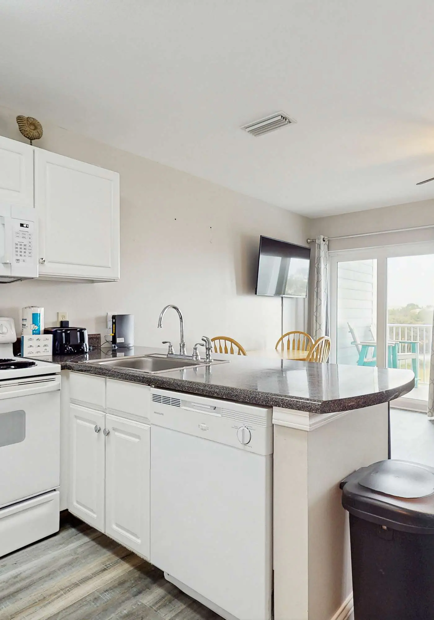 Gulf Coast condo with a pool, gym, boat launch, & nearby beach access