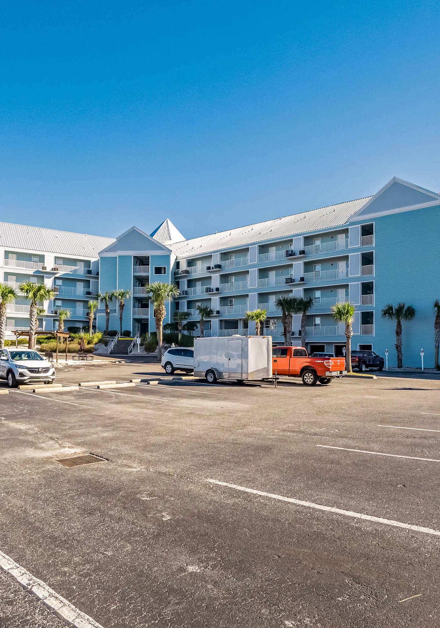 Gulf Coast condo with a pool, gym, boat launch, & nearby beach access