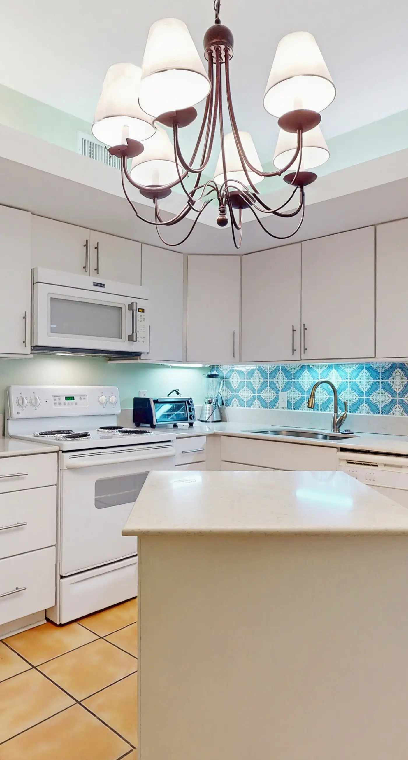 Stunning oceanfront top-floor condo with Gulf views, central AC & pool access