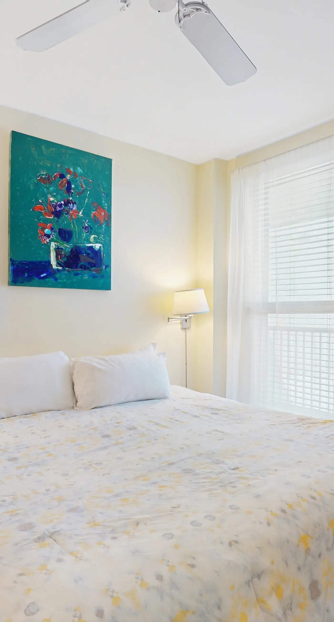 Stunning oceanfront top-floor condo with Gulf views, central AC & pool access