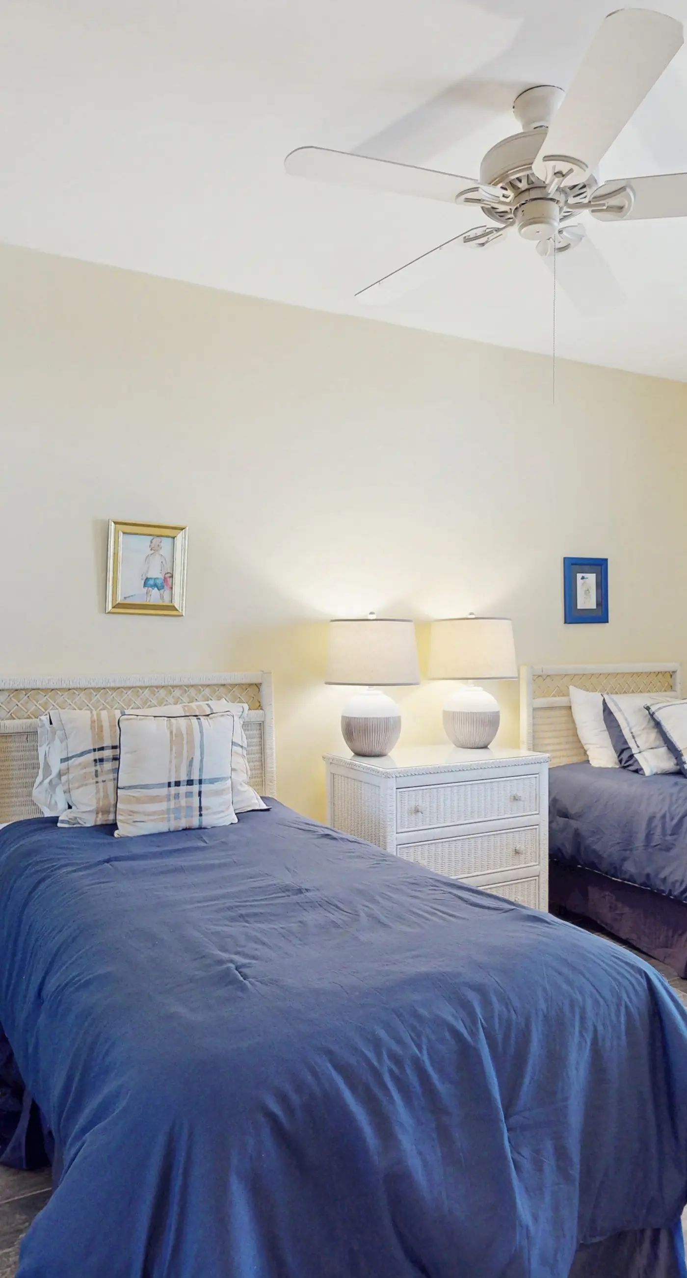 Stunning oceanfront top-floor condo with Gulf views, central AC & pool access