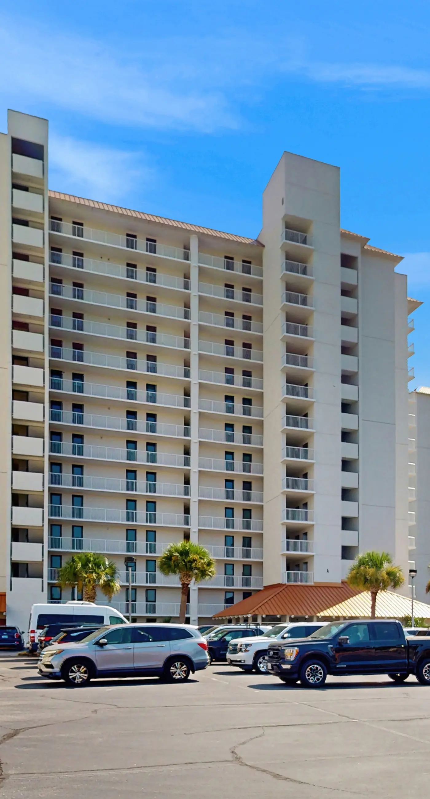 Stunning oceanfront top-floor condo with Gulf views, central AC & pool access