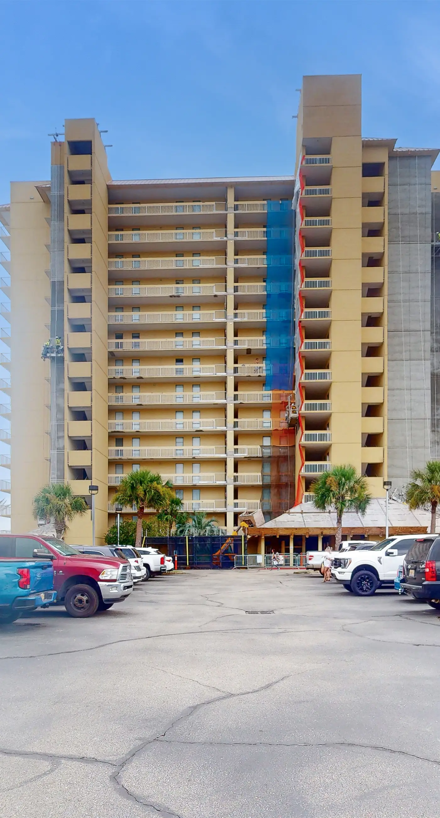 Stunning oceanfront top-floor condo with Gulf views, central AC & pool access