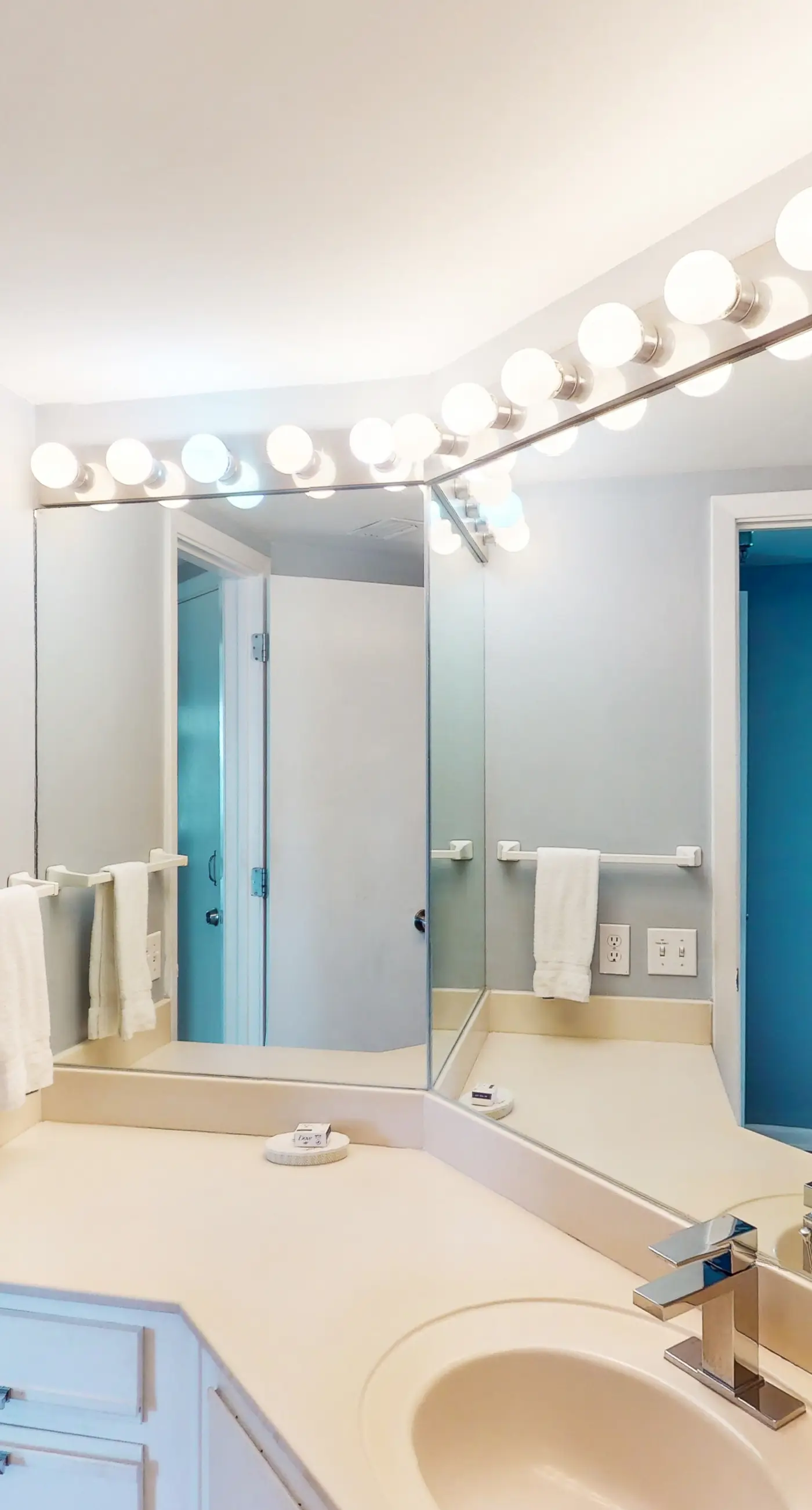 Beachfront corner condo with stunning Gulf views, pools, hot tub & fitness center