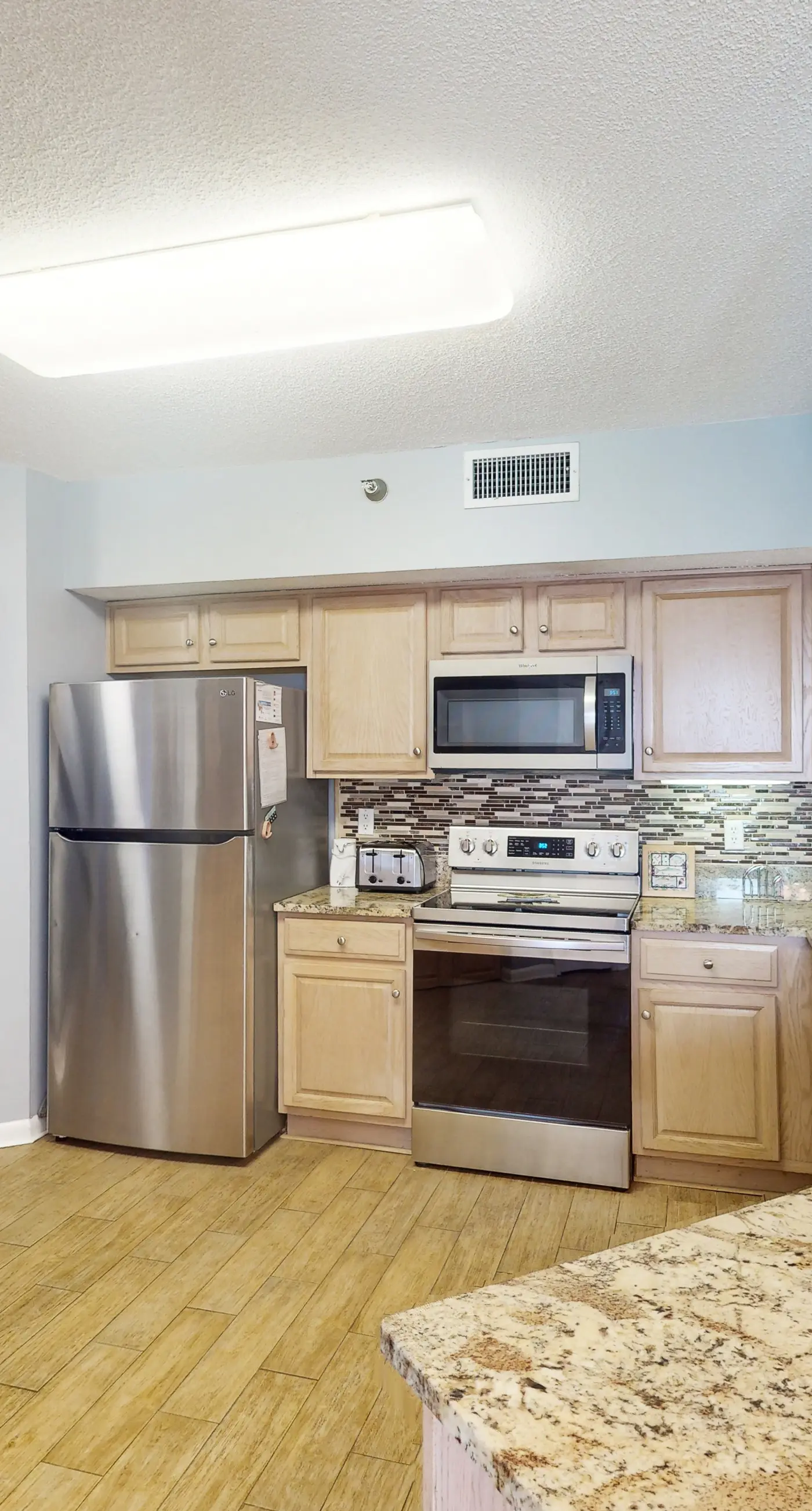 Beachfront corner condo with stunning Gulf views, pools, hot tub & fitness center