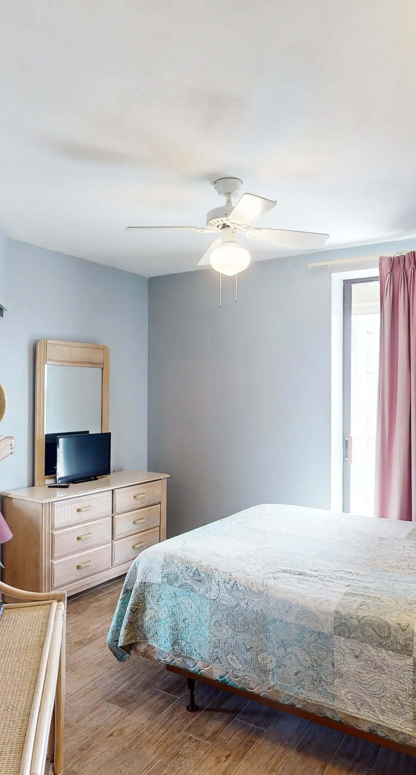 Beachfront corner condo with stunning Gulf views, pools, hot tub & fitness center