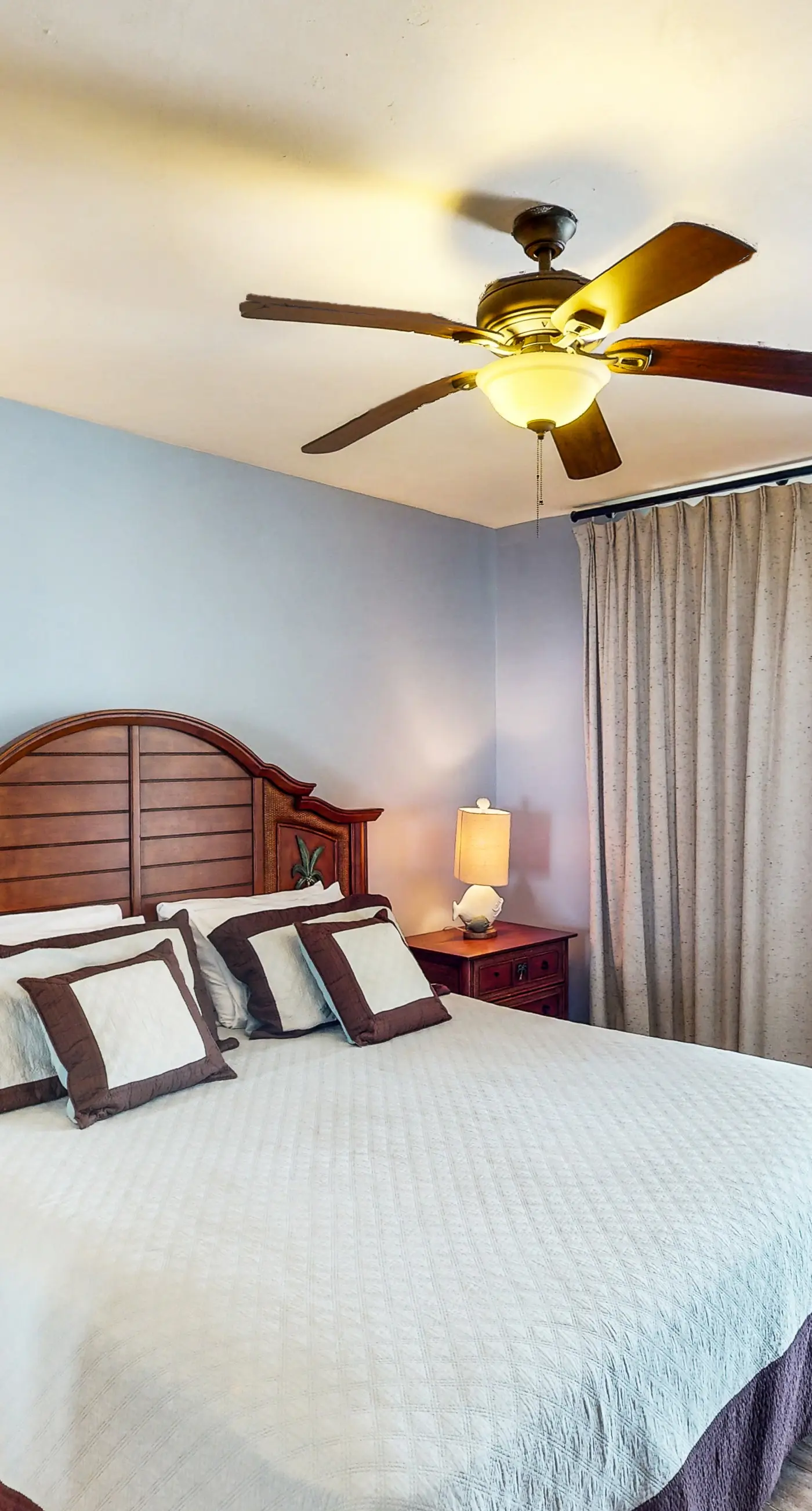 Beachfront corner condo with stunning Gulf views, pools, hot tub & fitness center