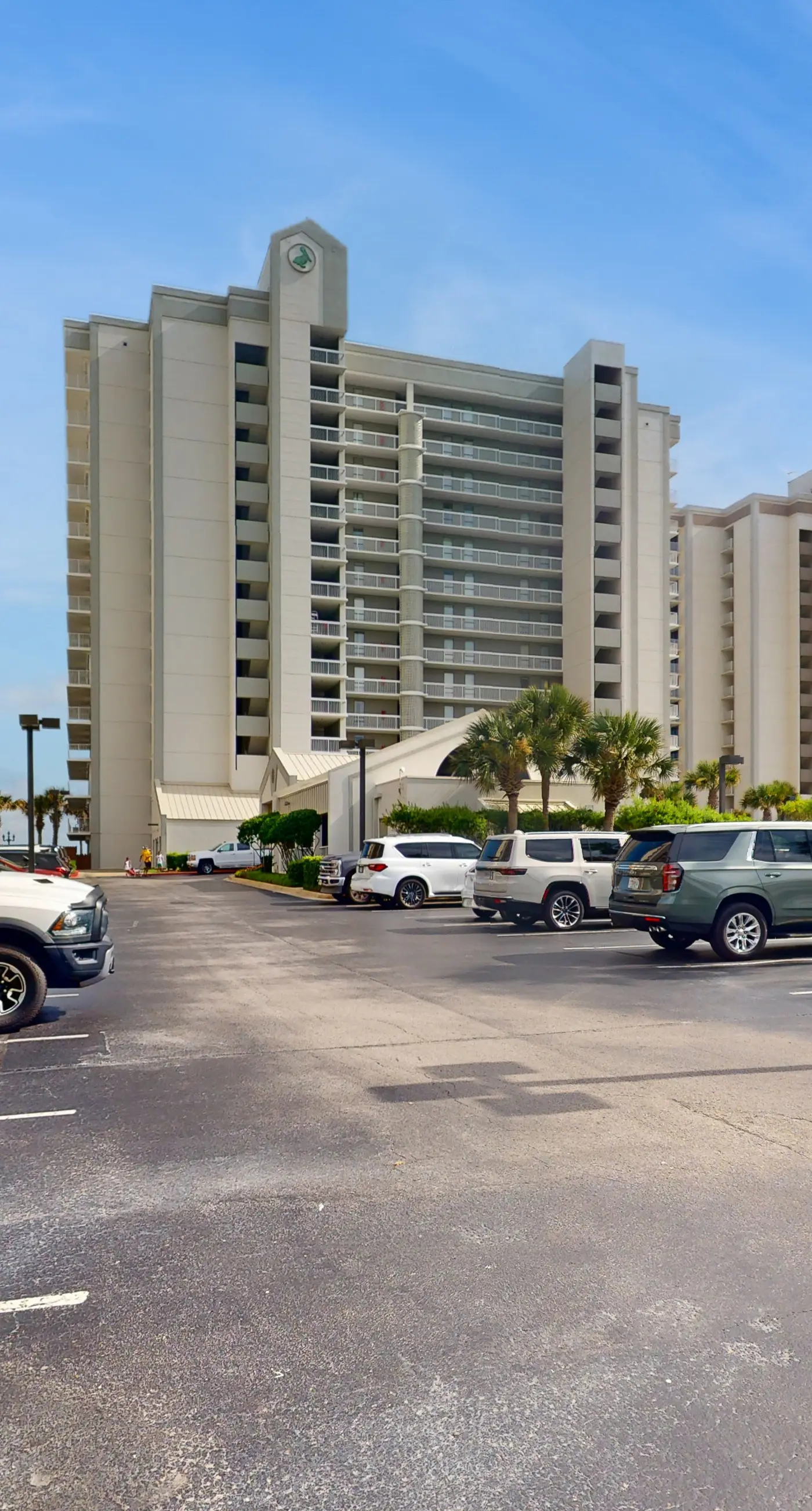 Beachfront corner condo with stunning Gulf views, pools, hot tub & fitness center