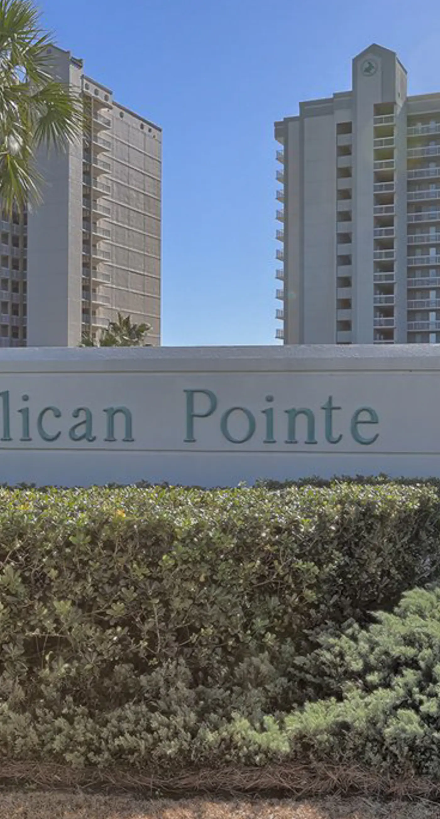 Beachfront corner condo with stunning Gulf views, pools, hot tub & fitness center