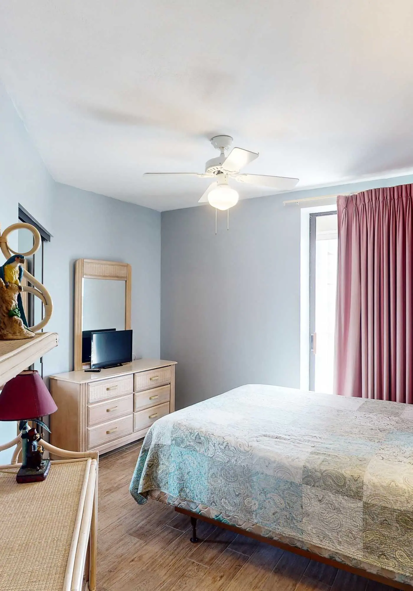 Beachfront corner condo with stunning Gulf views, pools, hot tub & fitness center