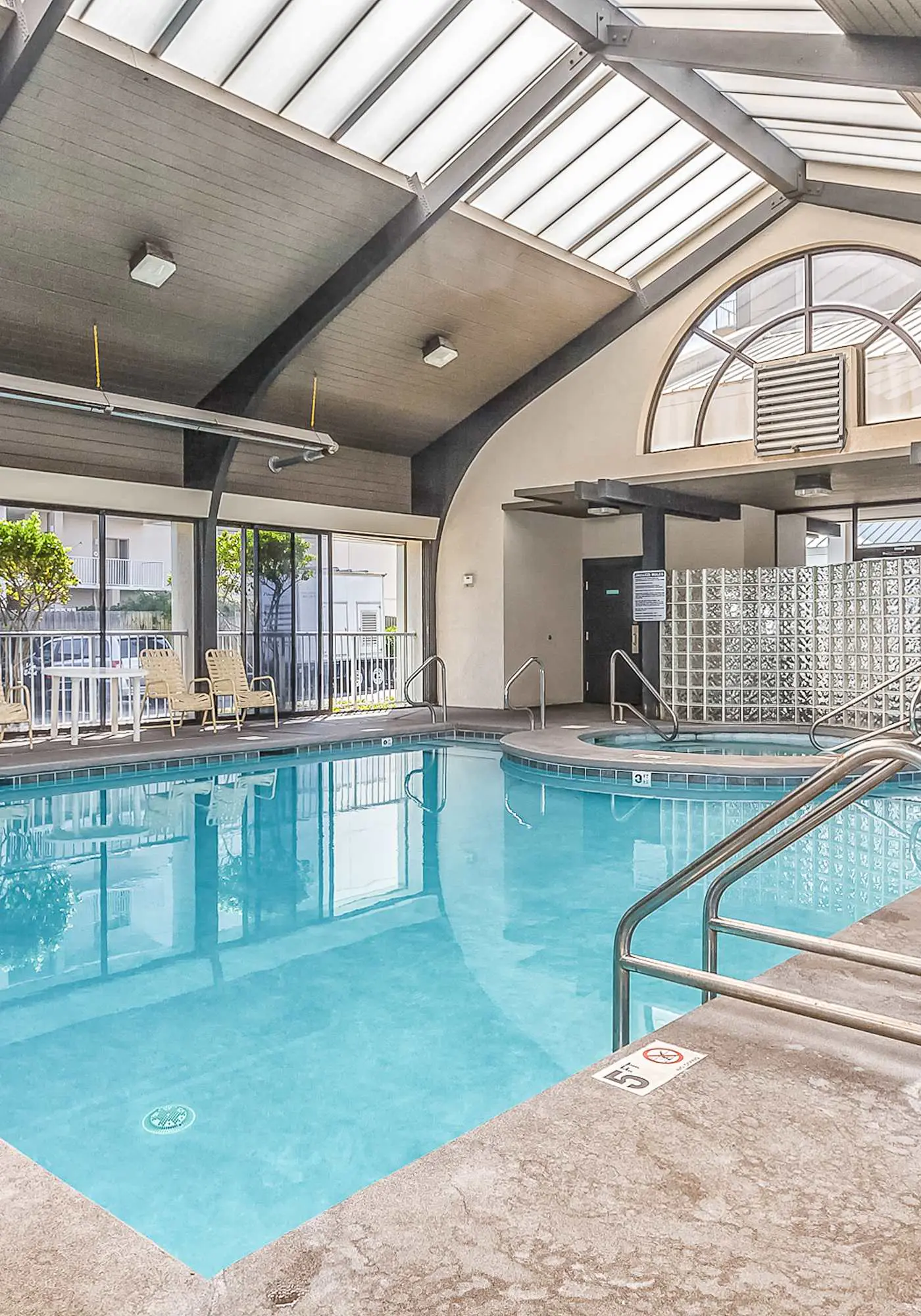 Beachfront corner condo with stunning Gulf views, pools, hot tub & fitness center