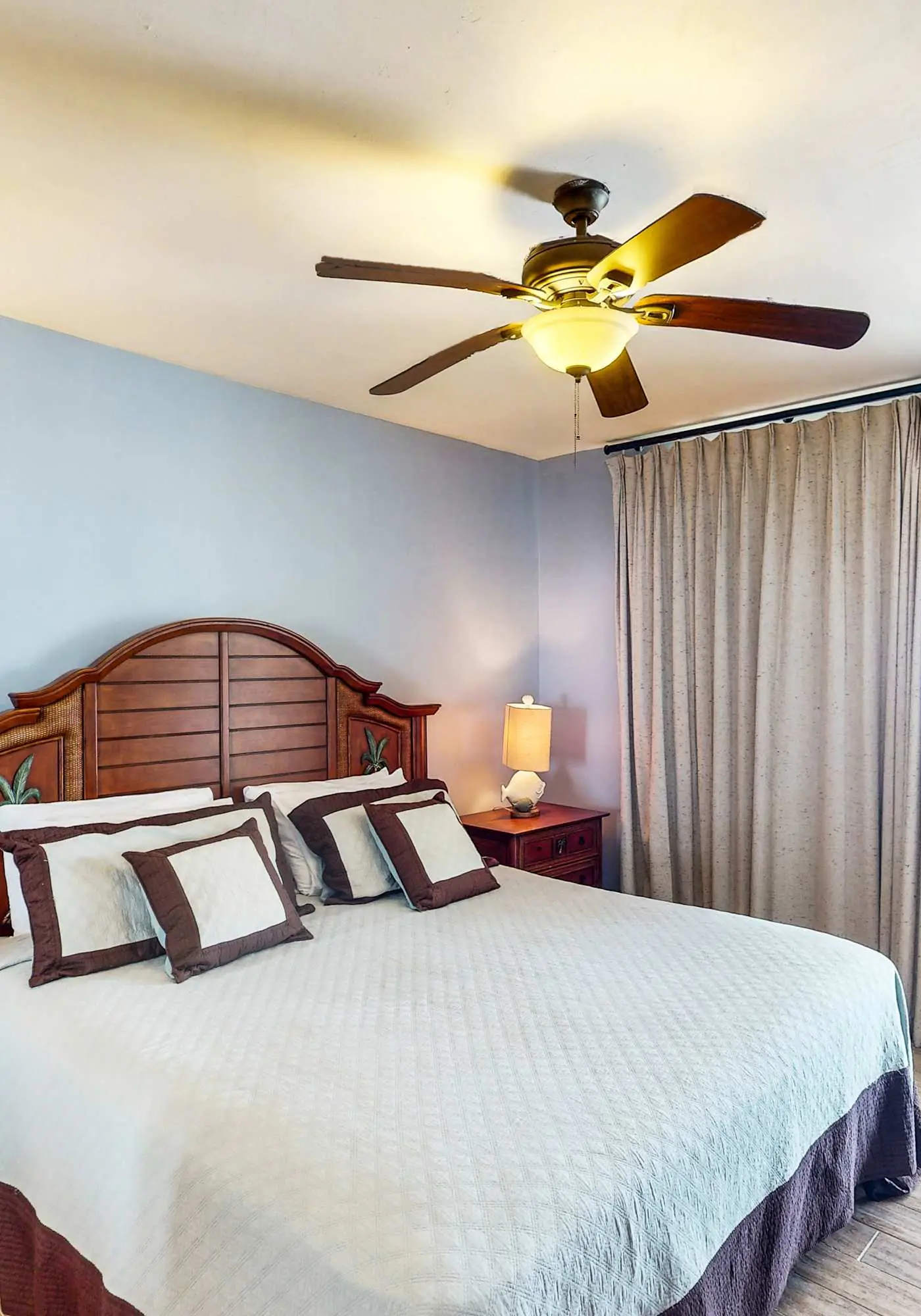 Beachfront corner condo with stunning Gulf views, pools, hot tub & fitness center
