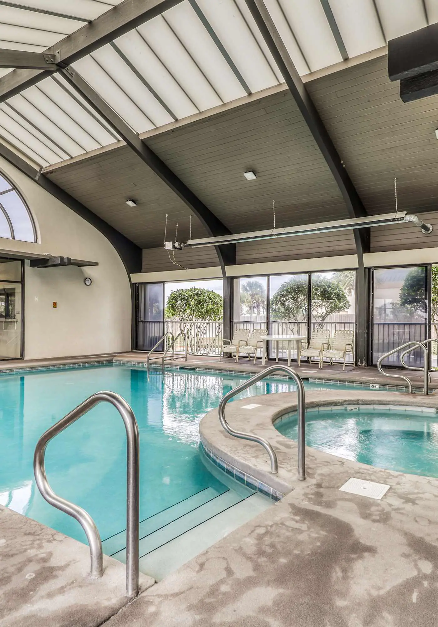 Beachfront corner condo with stunning Gulf views, pools, hot tub & fitness center