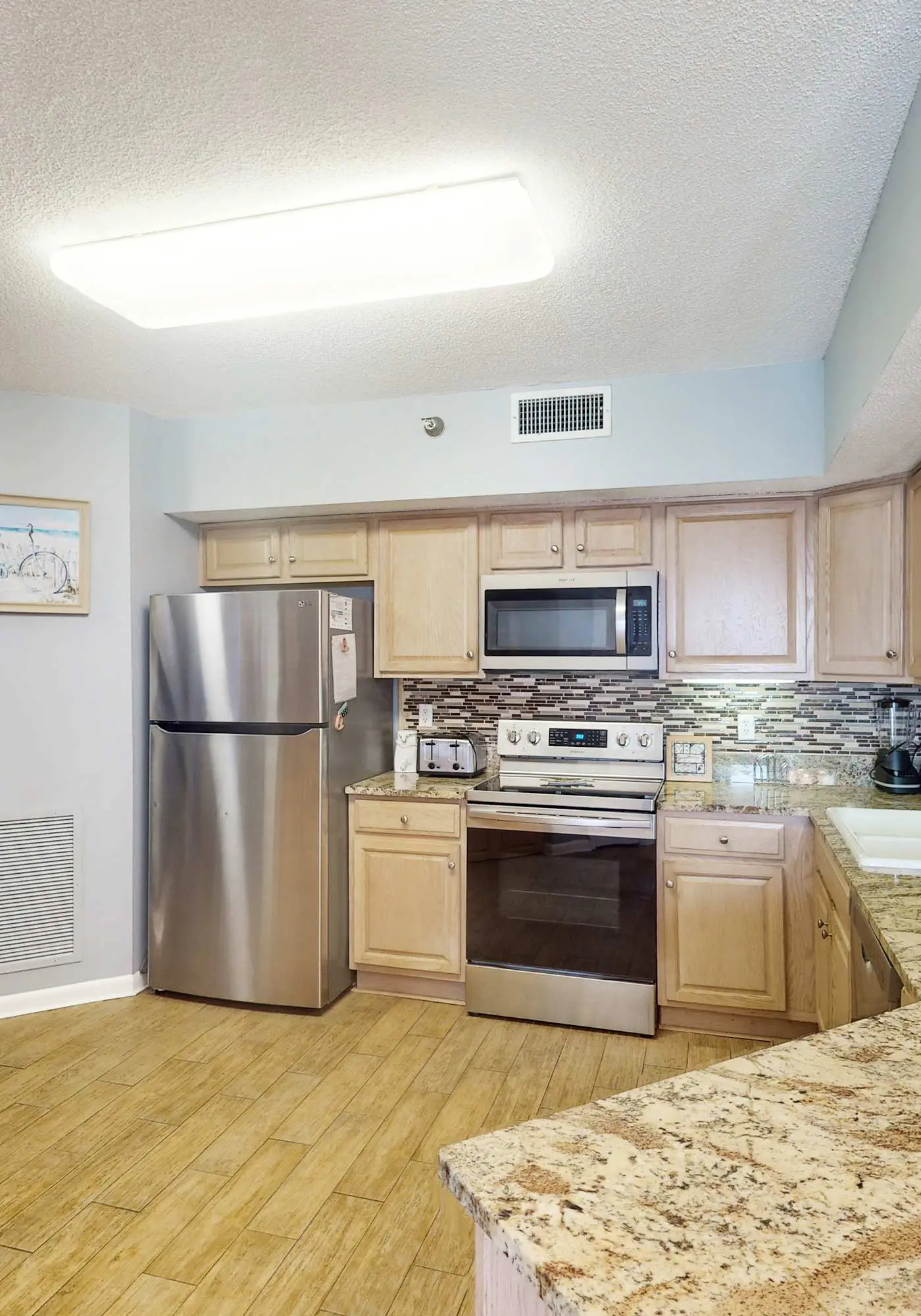 Beachfront corner condo with stunning Gulf views, pools, hot tub & fitness center