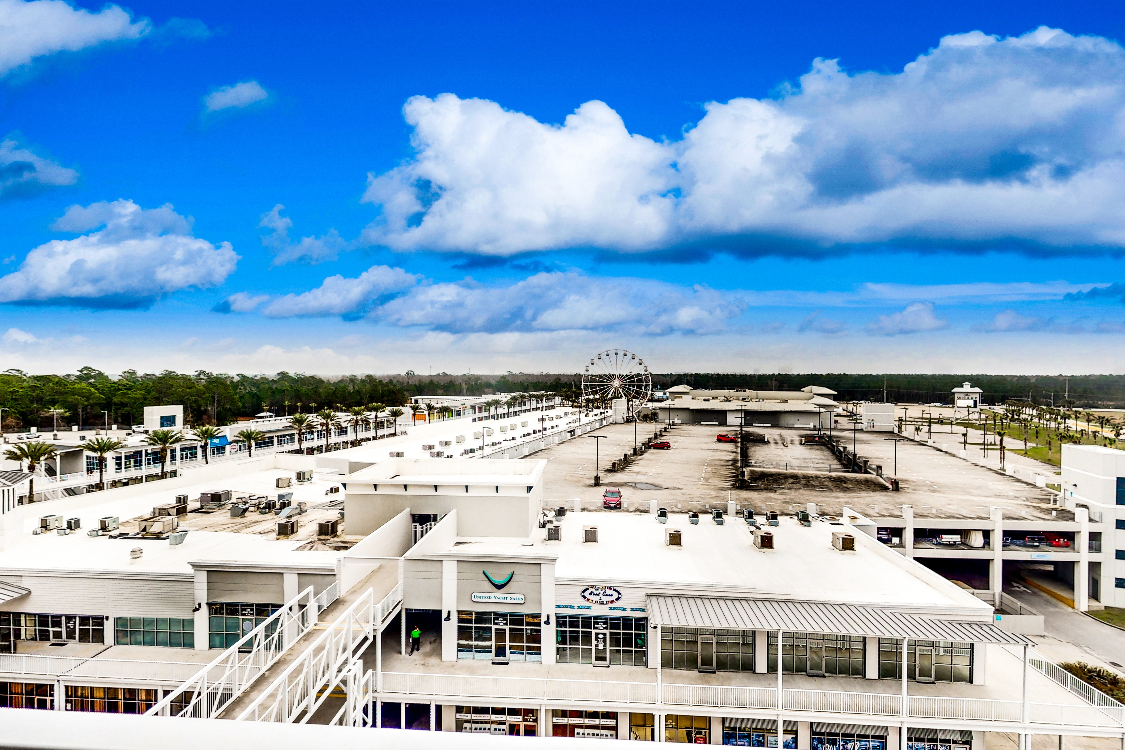 Seventh-Floor Condo with Free WiFi, Bay Views, Shared Outdoor Pool, Hot Tub, Gym