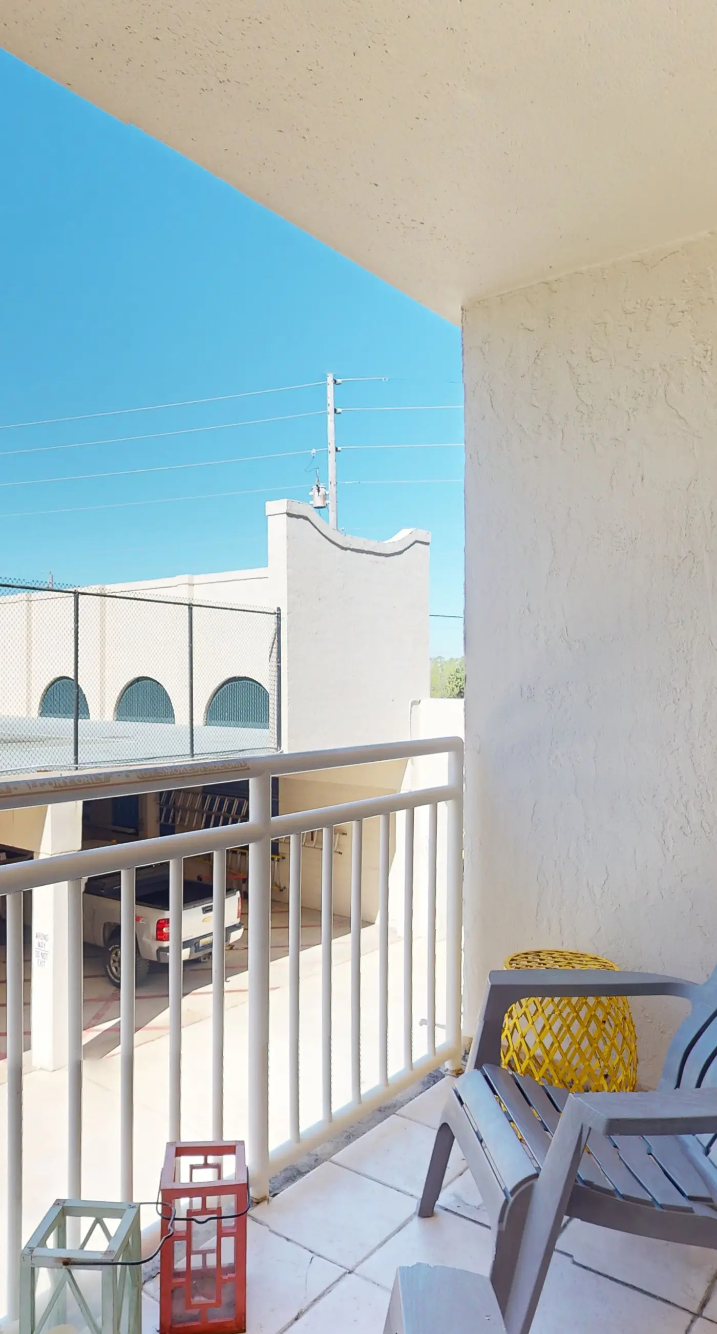 Updated studio w/shared outdoor pools and tennis court, family-friendly, & more!