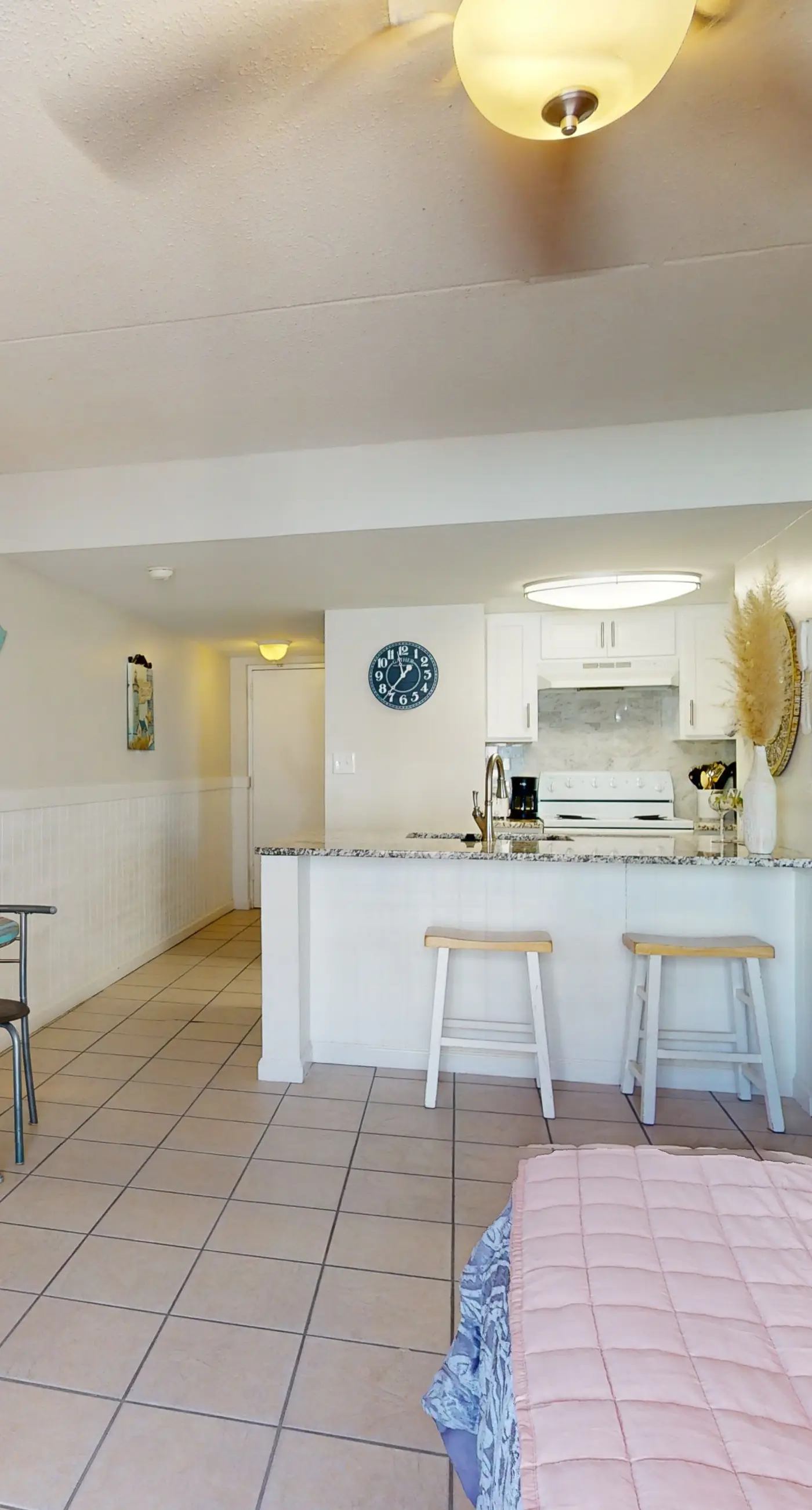 Updated studio w/shared outdoor pools and tennis court, family-friendly, & more!