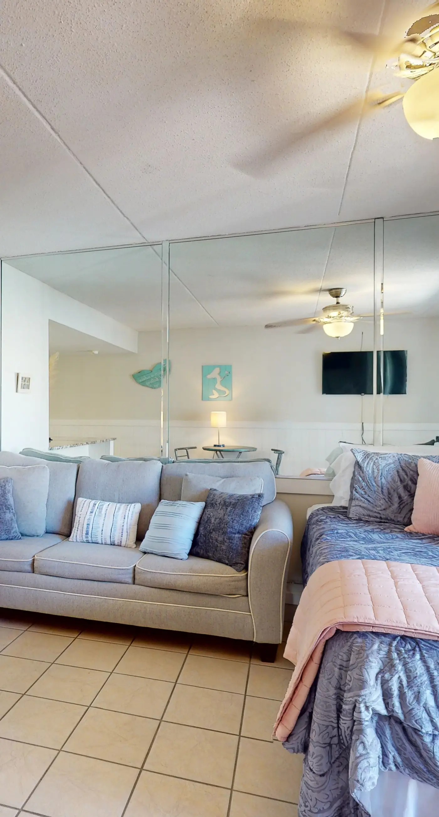 Updated studio w/shared outdoor pools and tennis court, family-friendly, & more!