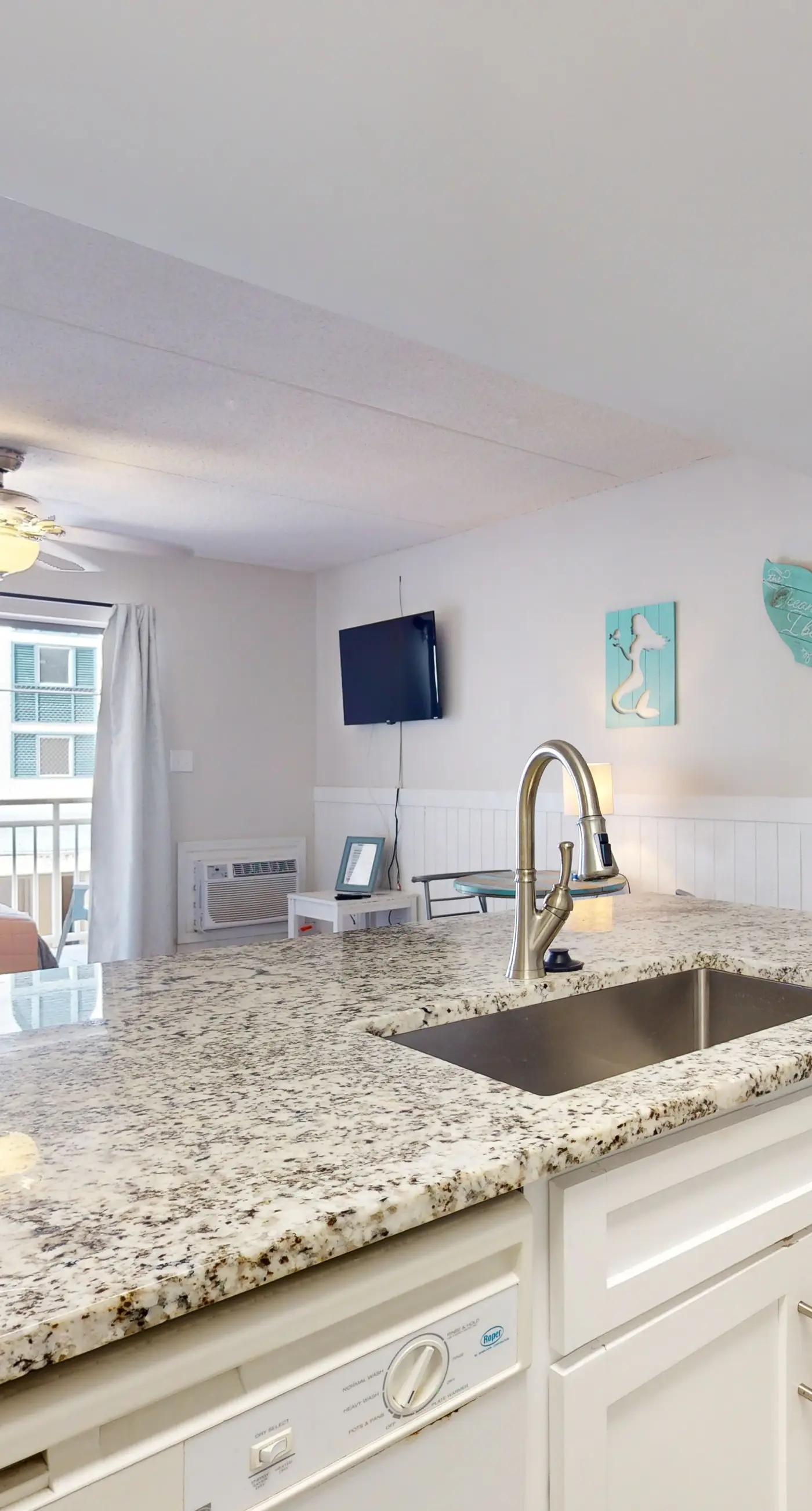 Updated studio w/shared outdoor pools and tennis court, family-friendly, & more!