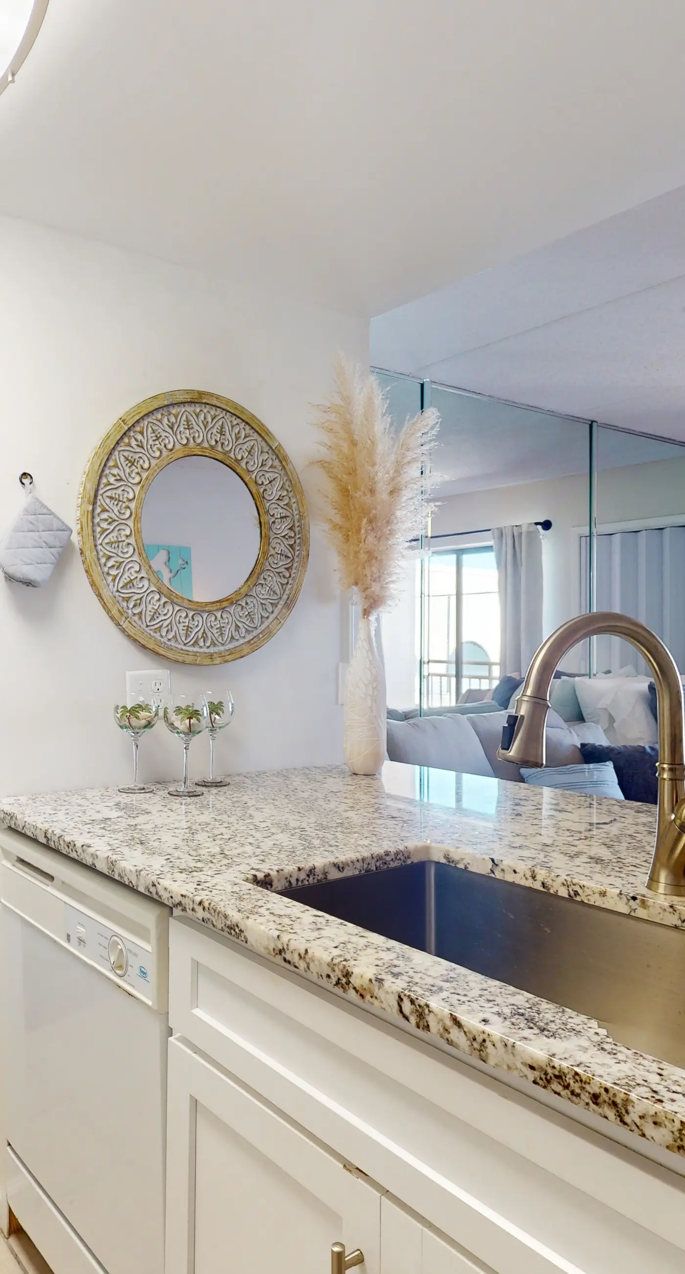 Updated studio w/shared outdoor pools and tennis court, family-friendly, & more!