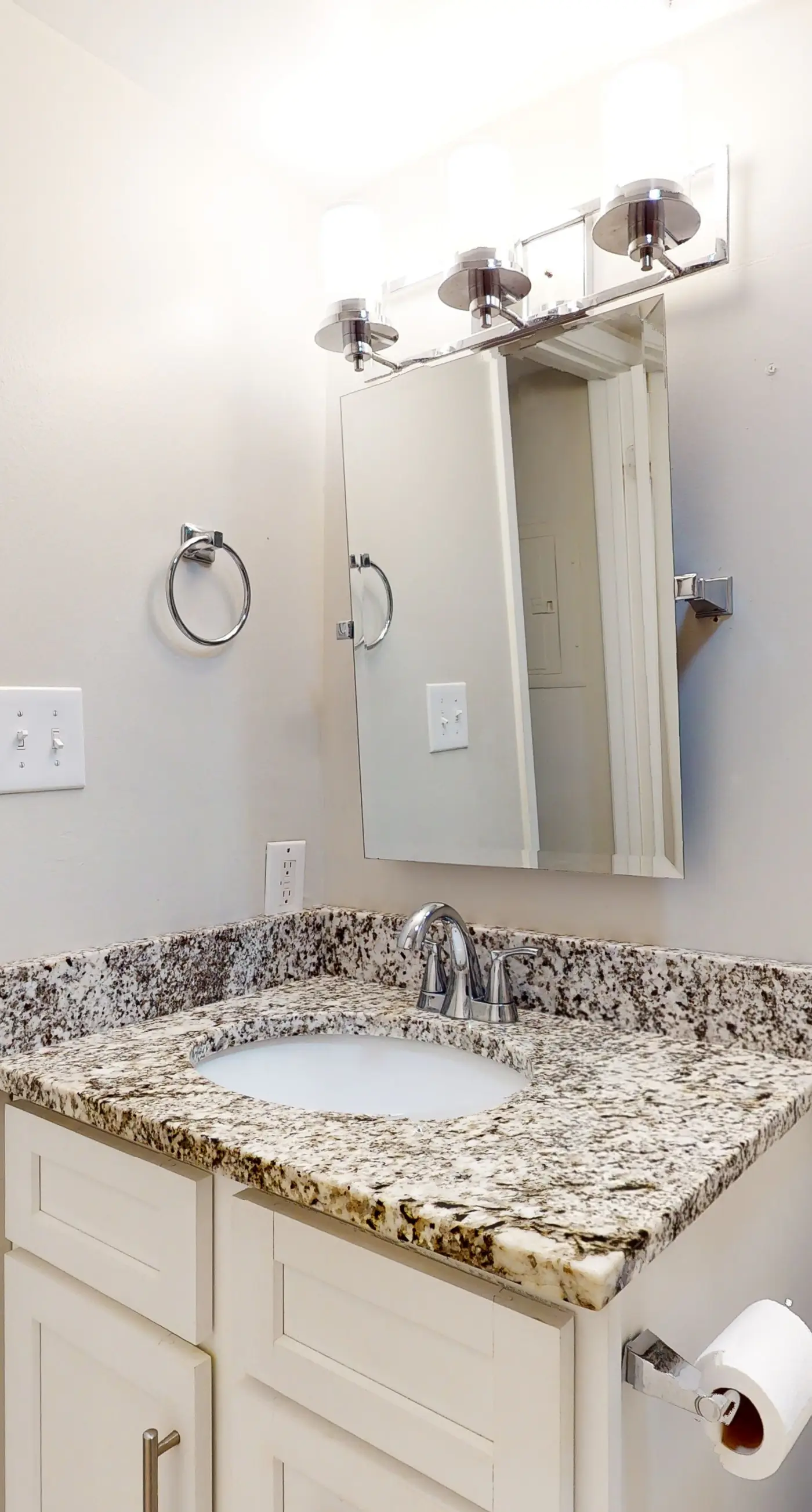 Updated studio w/shared outdoor pools and tennis court, family-friendly, & more!