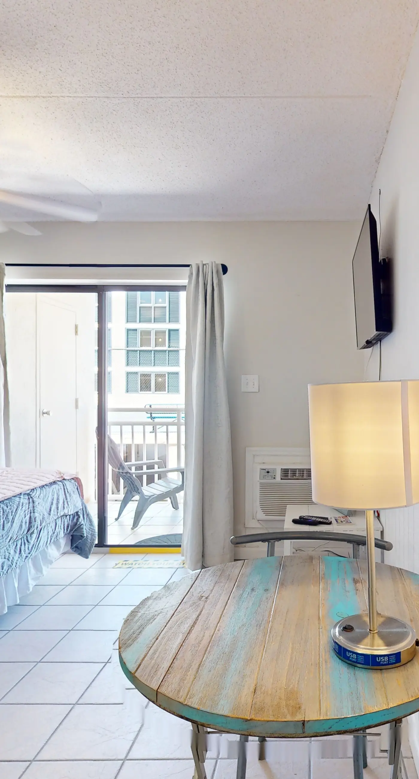 Updated studio w/shared outdoor pools and tennis court, family-friendly, & more!