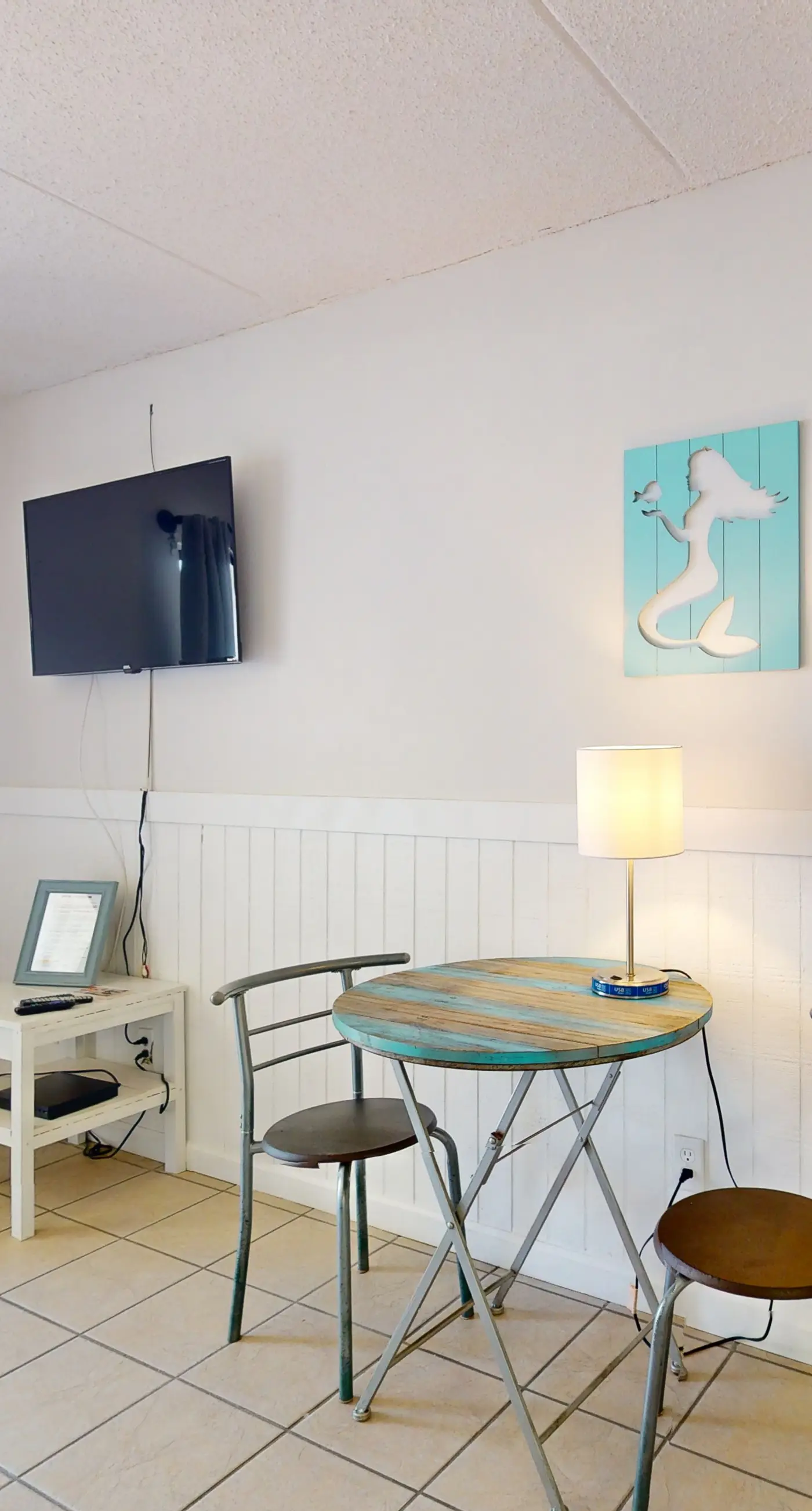 Updated studio w/shared outdoor pools and tennis court, family-friendly, & more!