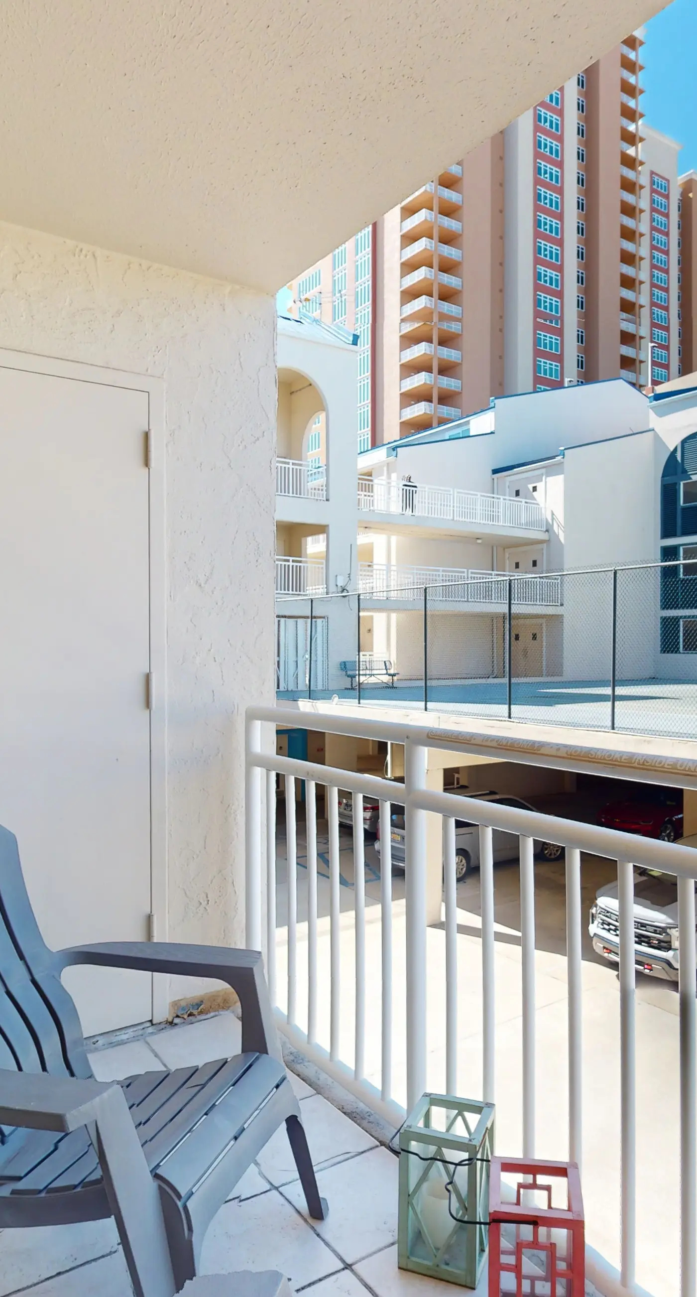 Updated studio w/shared outdoor pools and tennis court, family-friendly, & more!