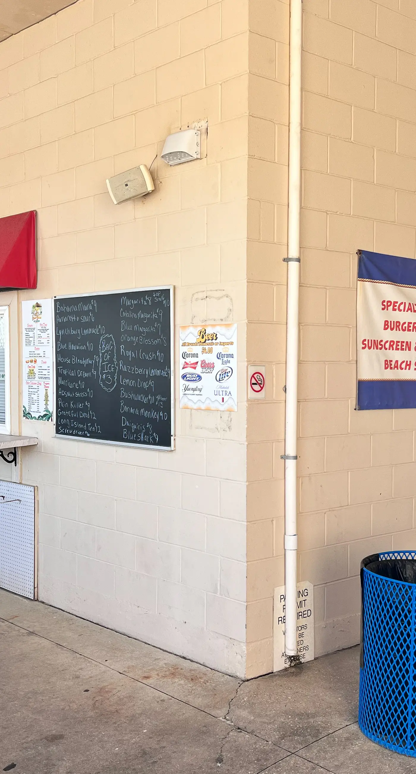 Updated studio w/shared outdoor pools and tennis court, family-friendly, & more!